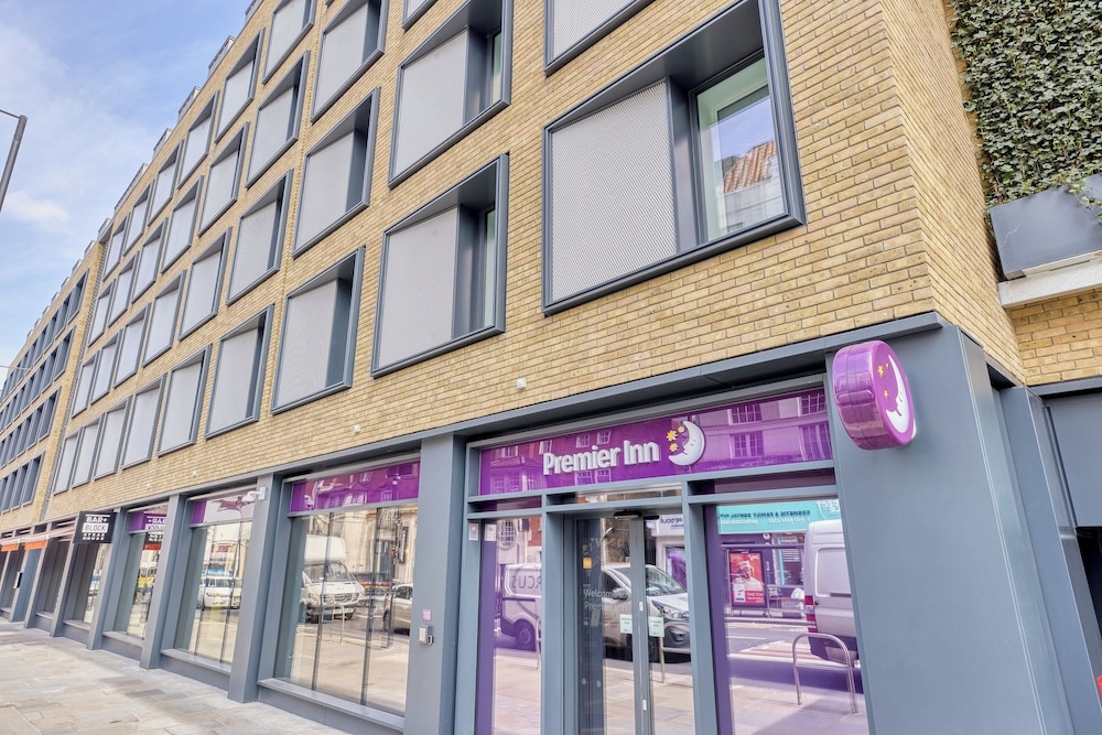 Premier Inn London Hammersmith - Shepherds Bush Road, London