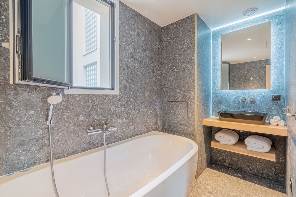 Yuna Porte Maillot - ApartHotel, Paris
