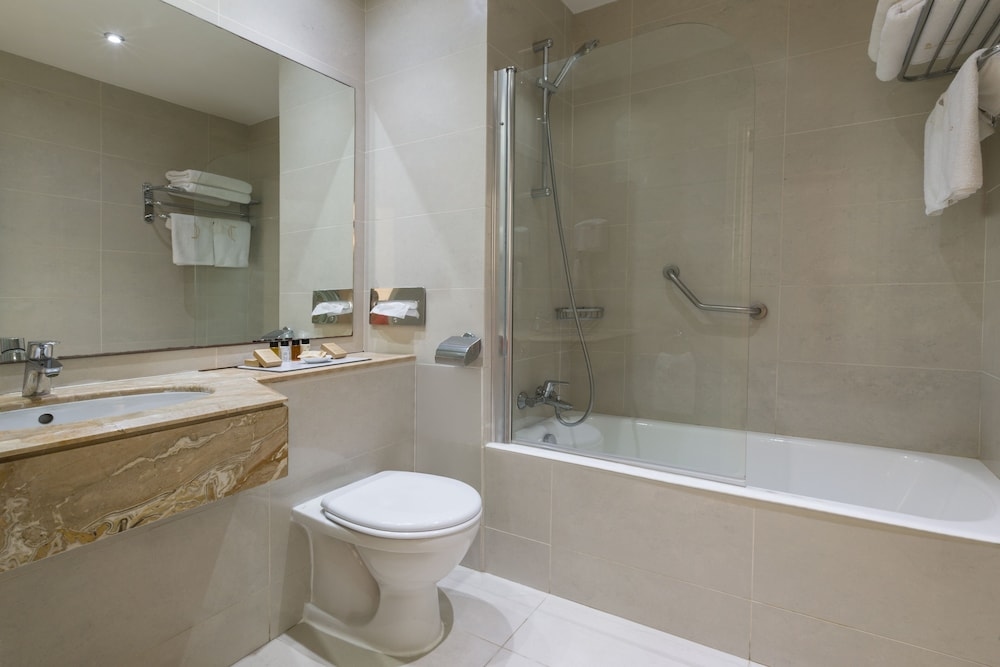 Foto de Golden Bay Beach Hotel