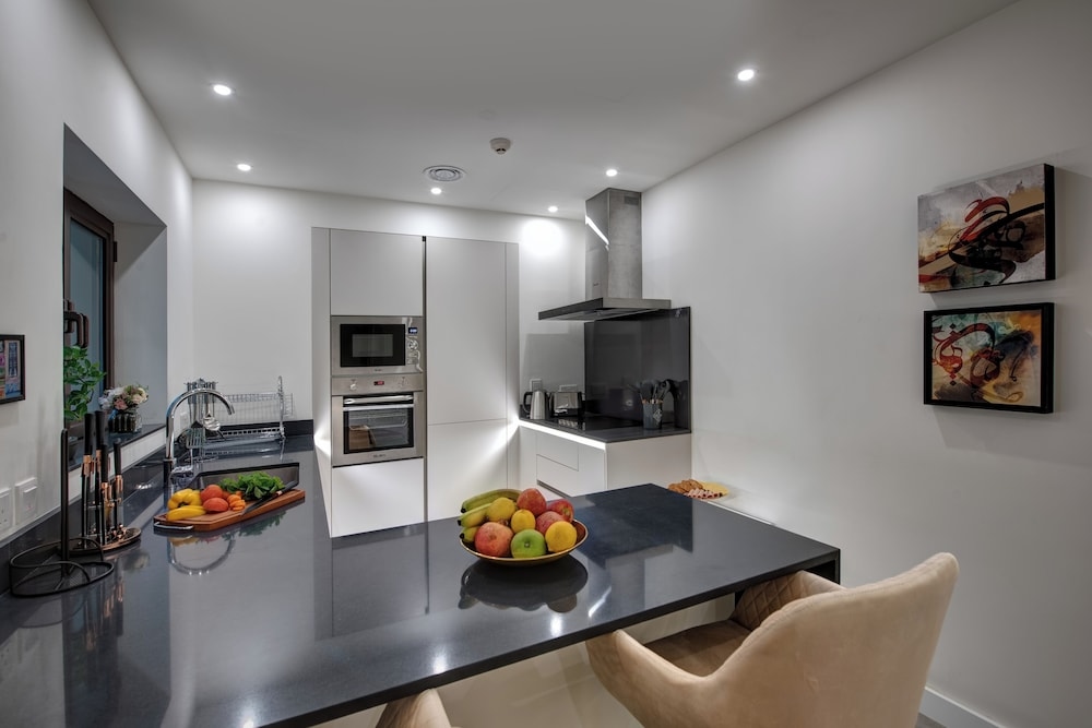 Durrani Homes - Arabian luxury at Souk Al Bahar besides Burj Khalifa & Dubai Mall, Dubái