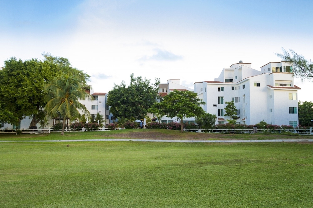 Las Gaviotas Hotel & Suites