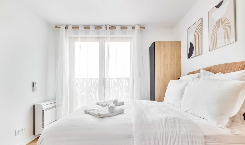 Foto de Pleasant Apt With Balcony-6p-close to Disney/paris