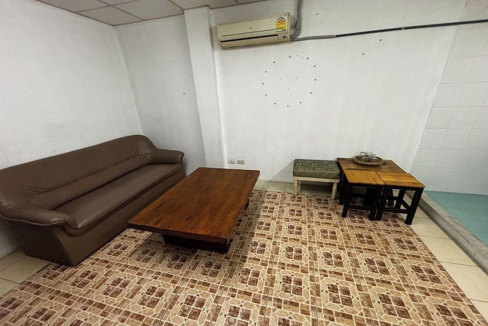 Foto de Sukhum Sukhumvit-Onnut Guest House