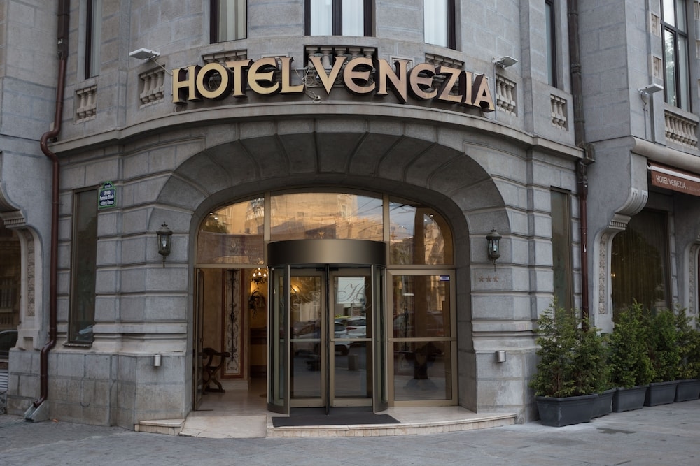 Zeus Essence Bucharest Venezia