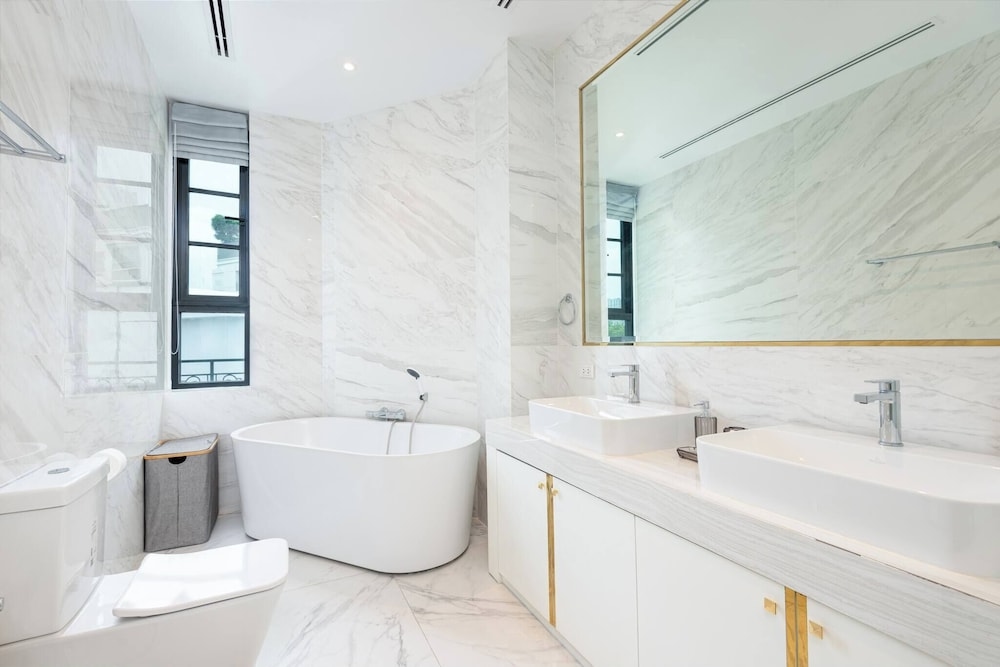 Foto de Stylish 7beds Poolhouse With Cinema & Lift - 2min to BTS
