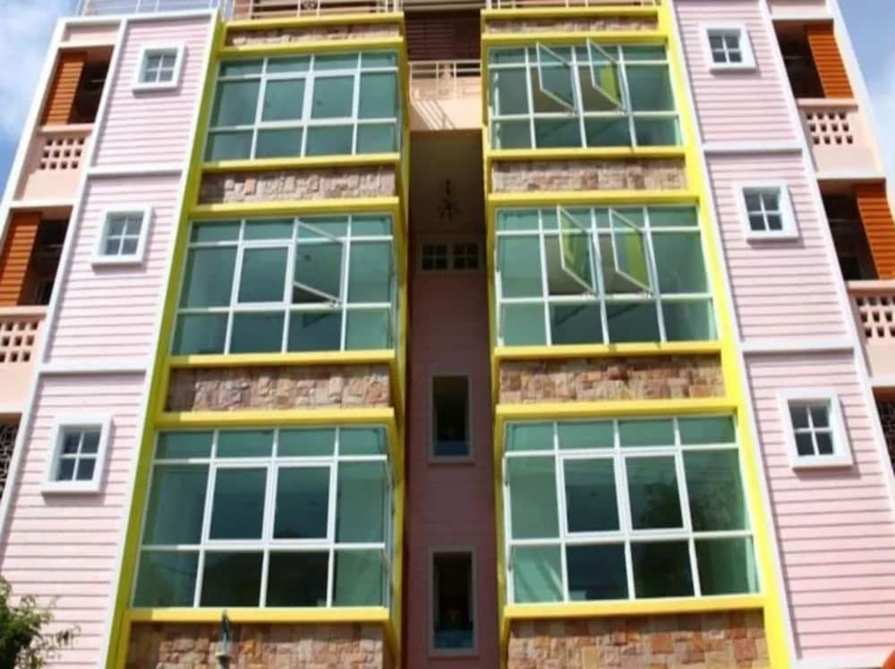 Foto de Ladda​ Place​