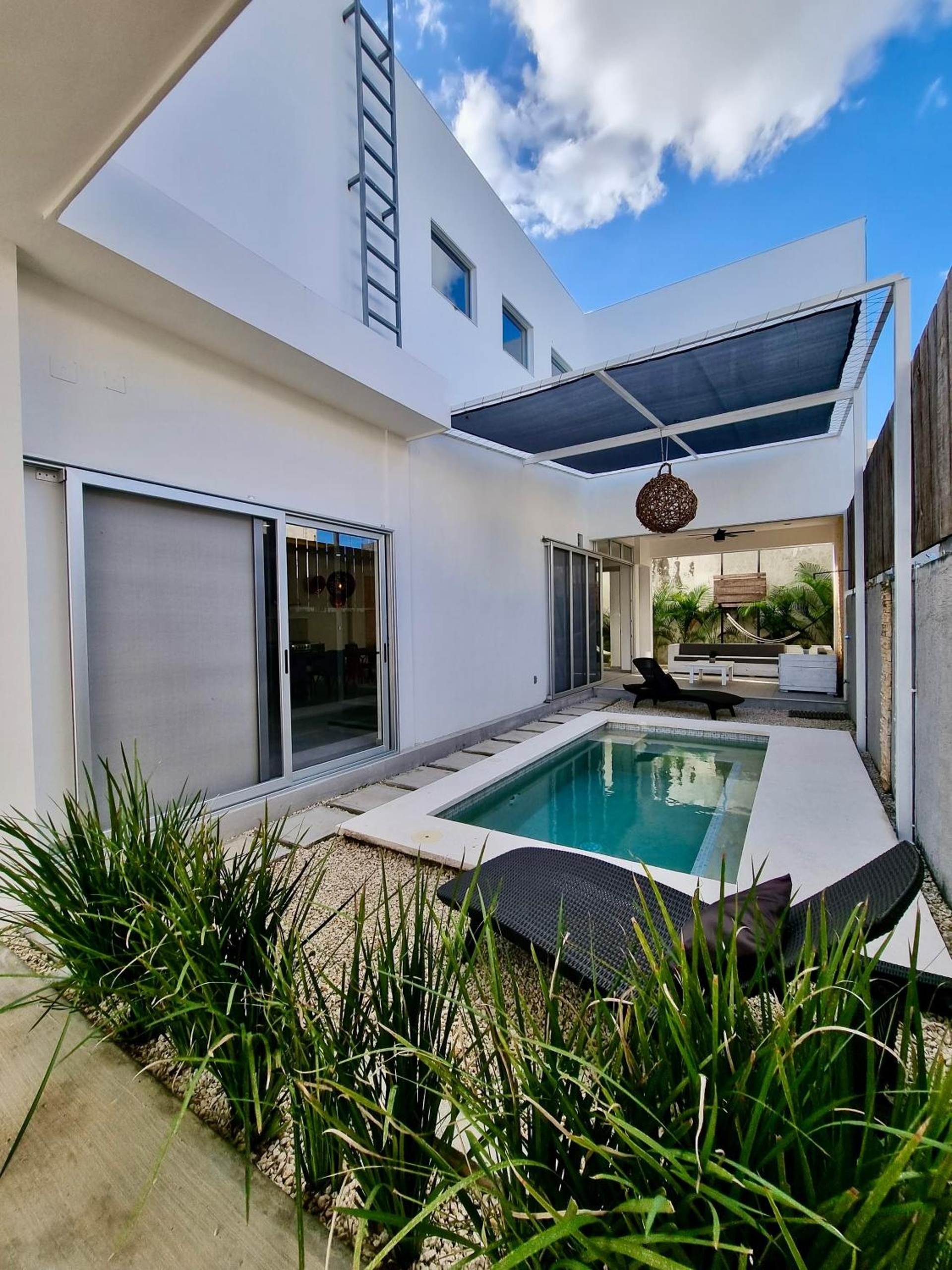 Foto de Modern Villa Rutelena +Good location+Pool+AC+Sleeps 12