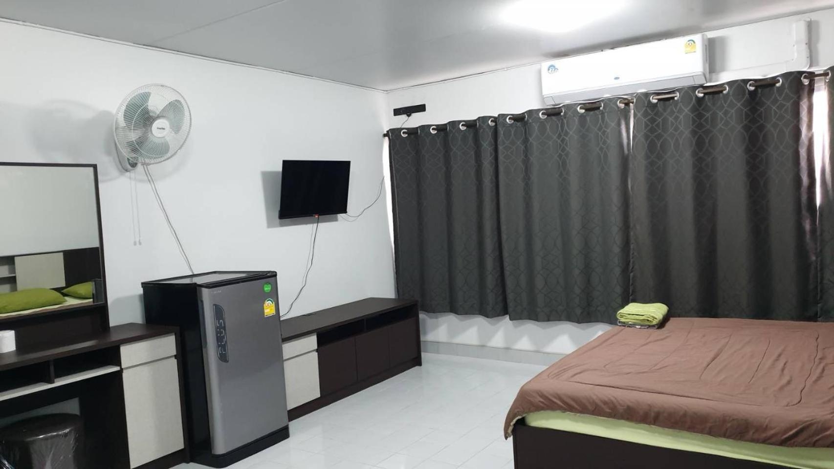 Foto de Large Room - Daily Rental Muang Thong Thani Ruensittrang
