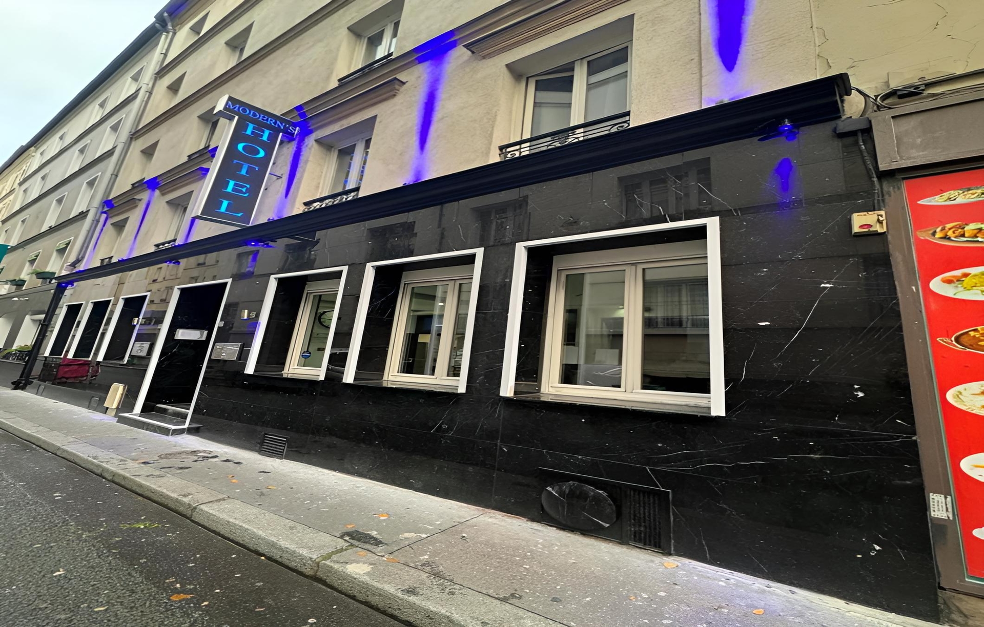 Modern's Hotel