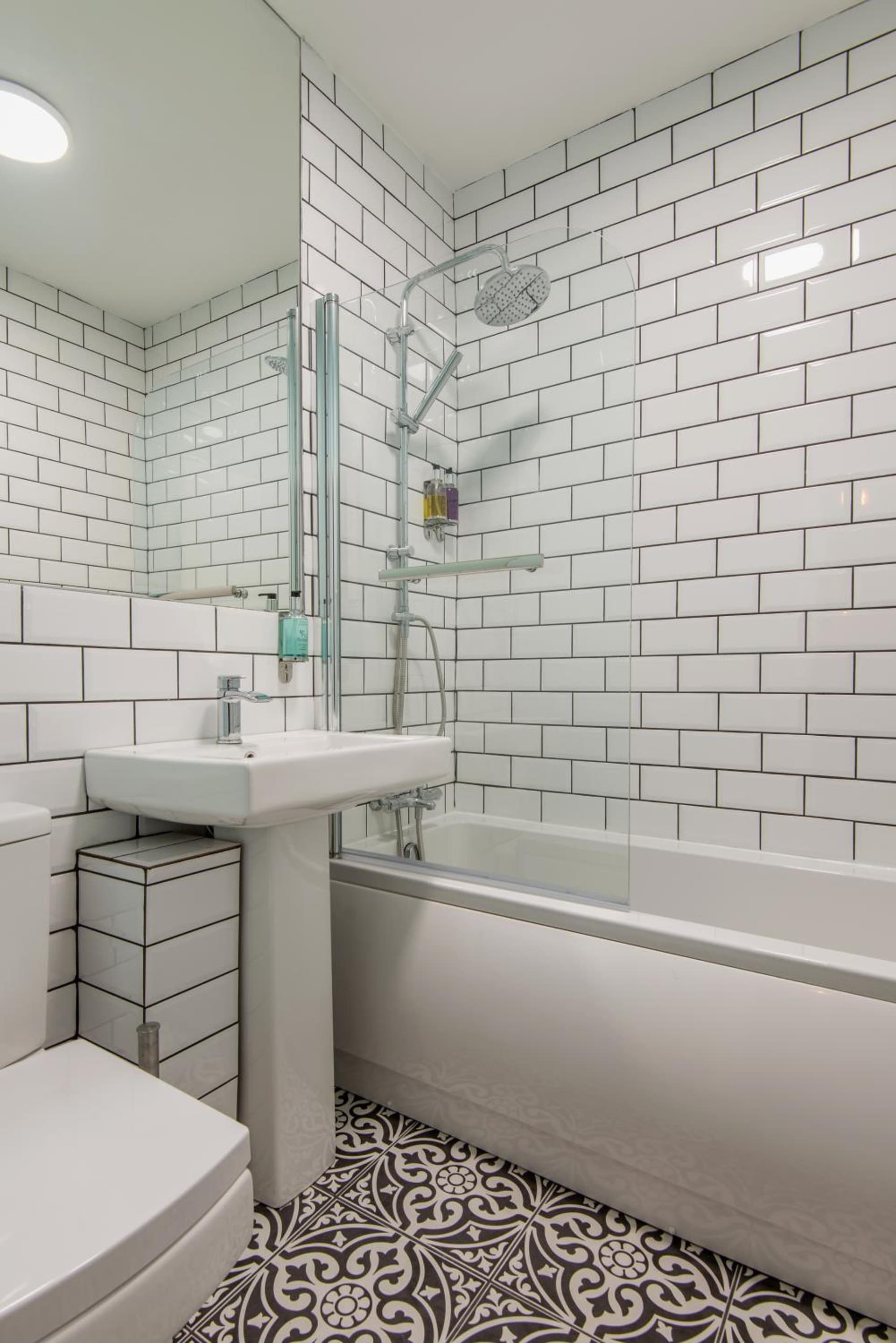 M-Hotels Studios & Apartments Free Parking, London, foto 2