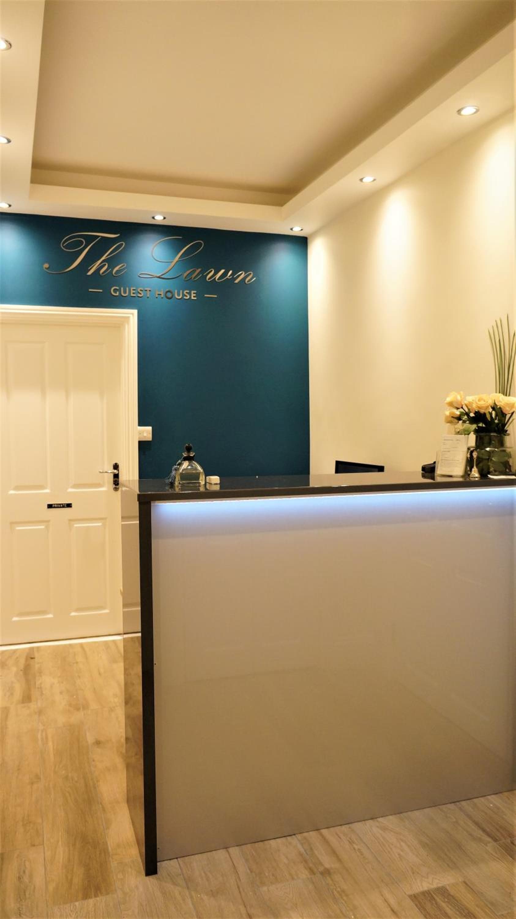 The Lawn Guest House Gatwick, Horley, foto 3