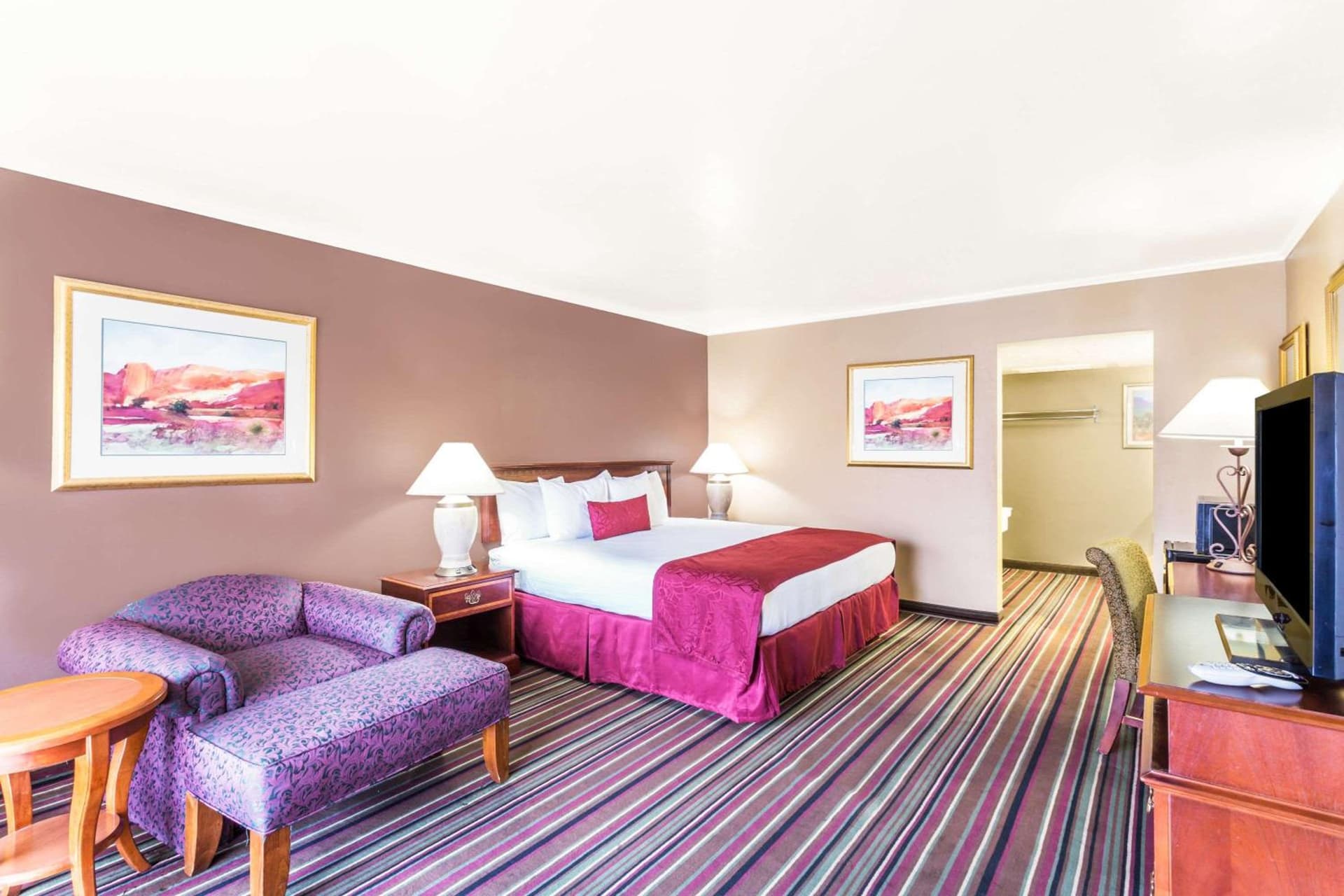 Days Inn & Suites by Wyndham Logan, Logan, foto 2