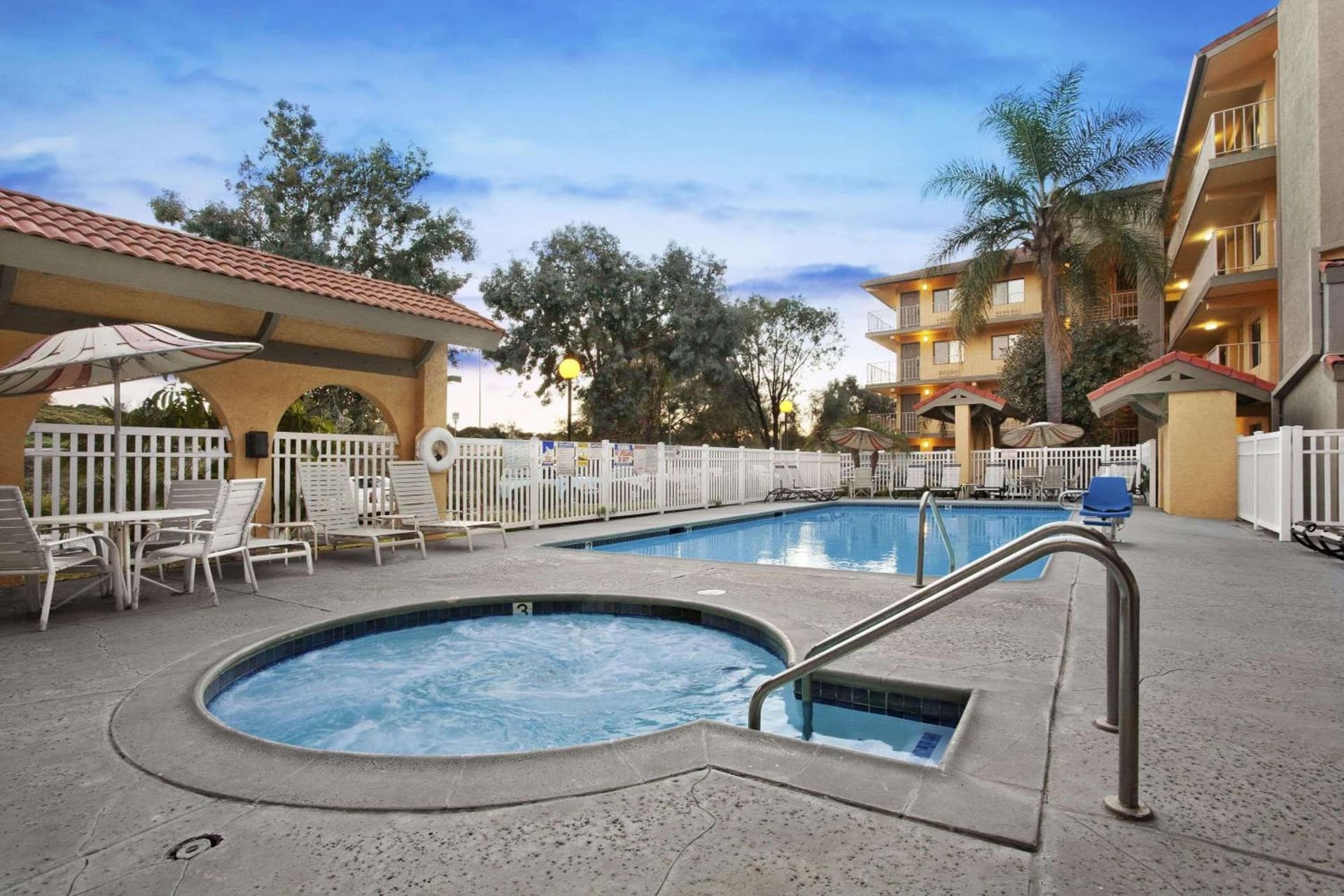 Days Inn by Wyndham Buena Park Anaheim, Buena Park, foto 2