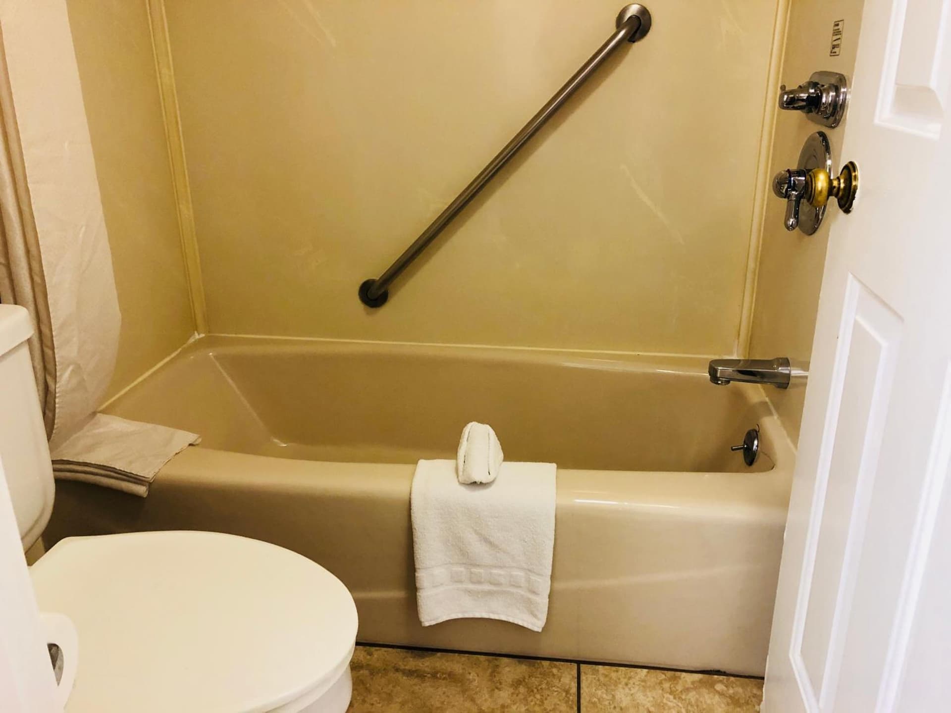 Dynasty Suites Hotel, Riverside, foto 2