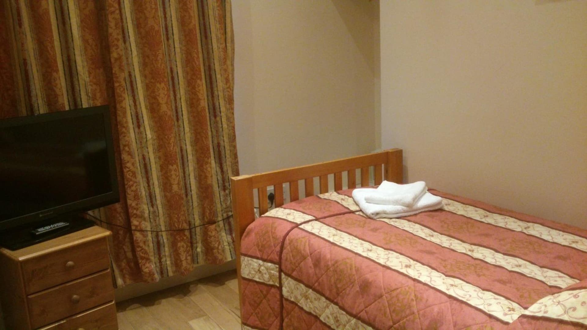 The Dharma Lodge, Enfield, foto 3