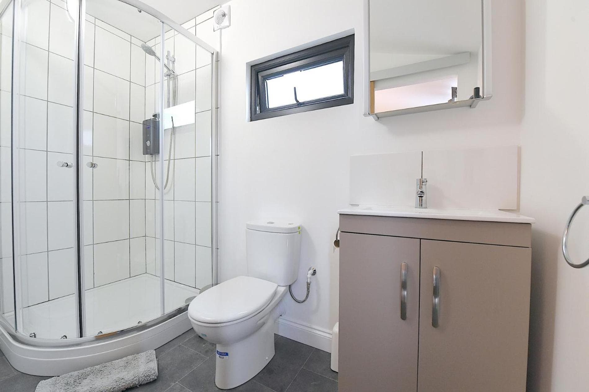 Cheerful 1BD Cottage with Parking Nr Guildford, Guildford, foto 3