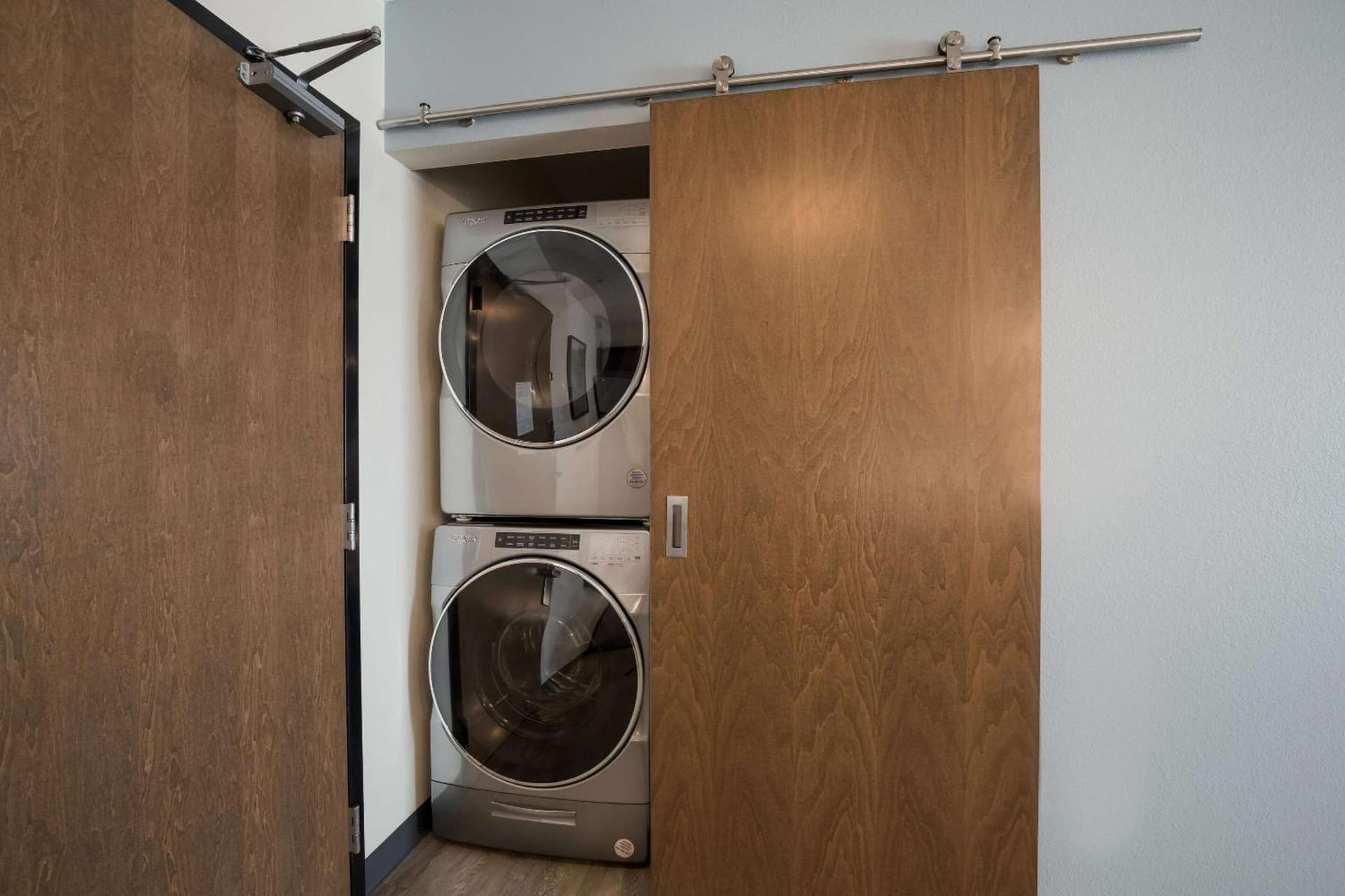 Everhome Suites Corona, Corona, foto 2