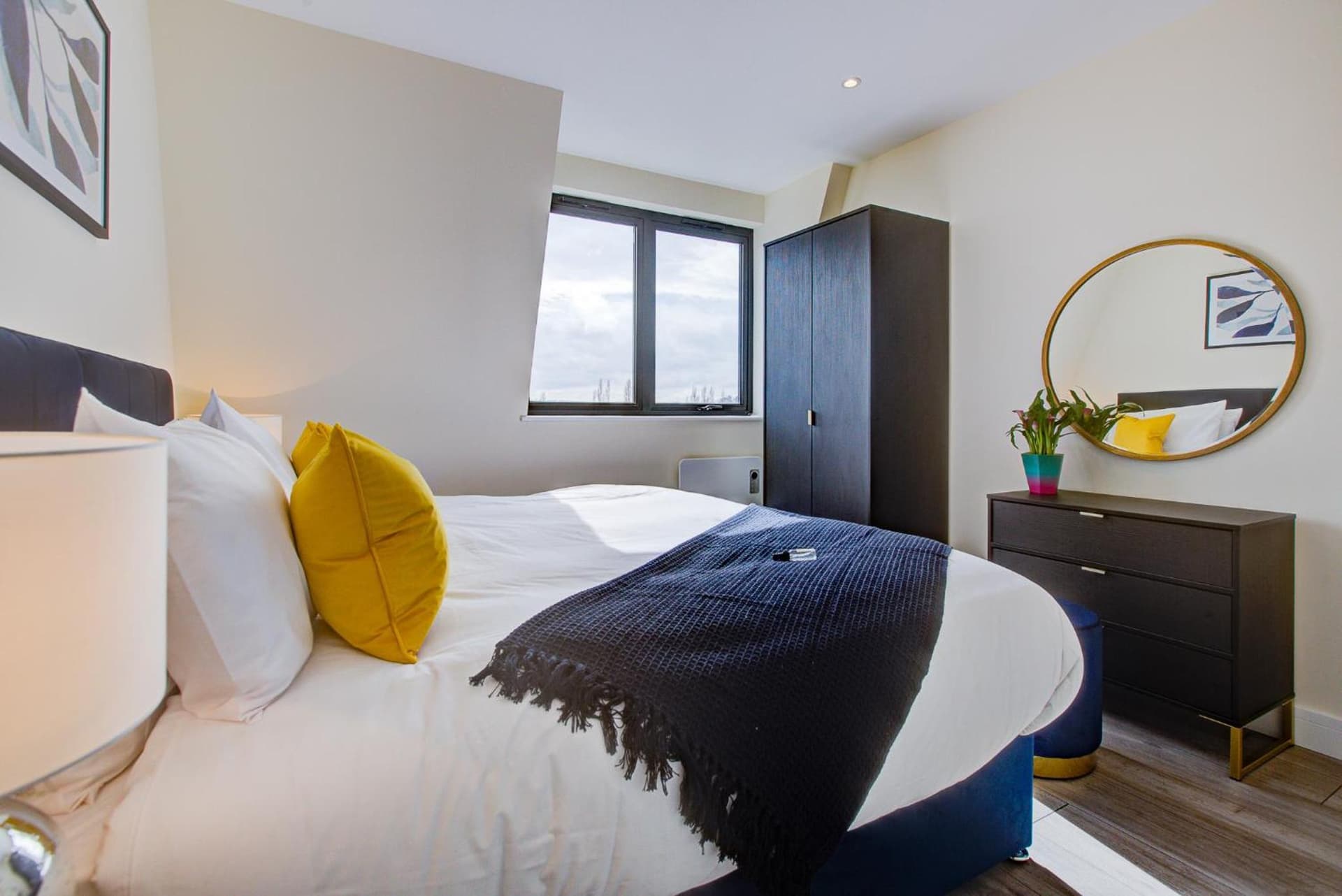 Hybrid Resi - London, Sutton, FREE on-site Car or Van parking, Cheam, foto 3