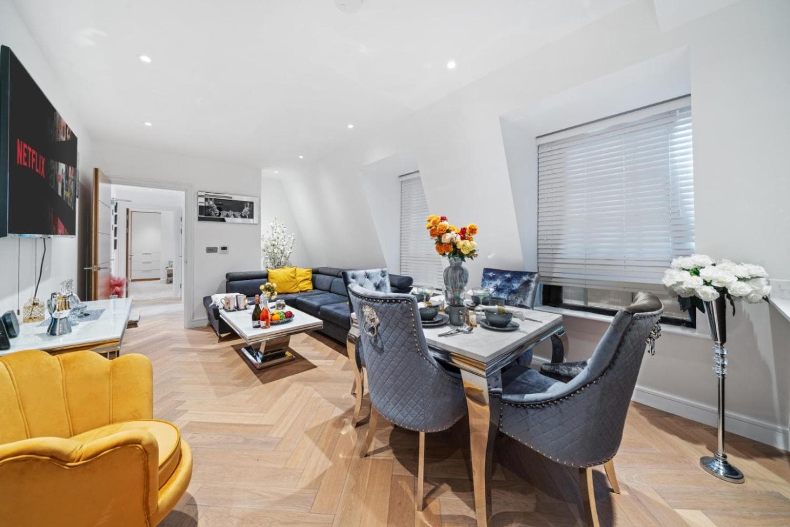 Stunning 1-Bedroom Penthouse in Marble Arch 72, London, foto 3