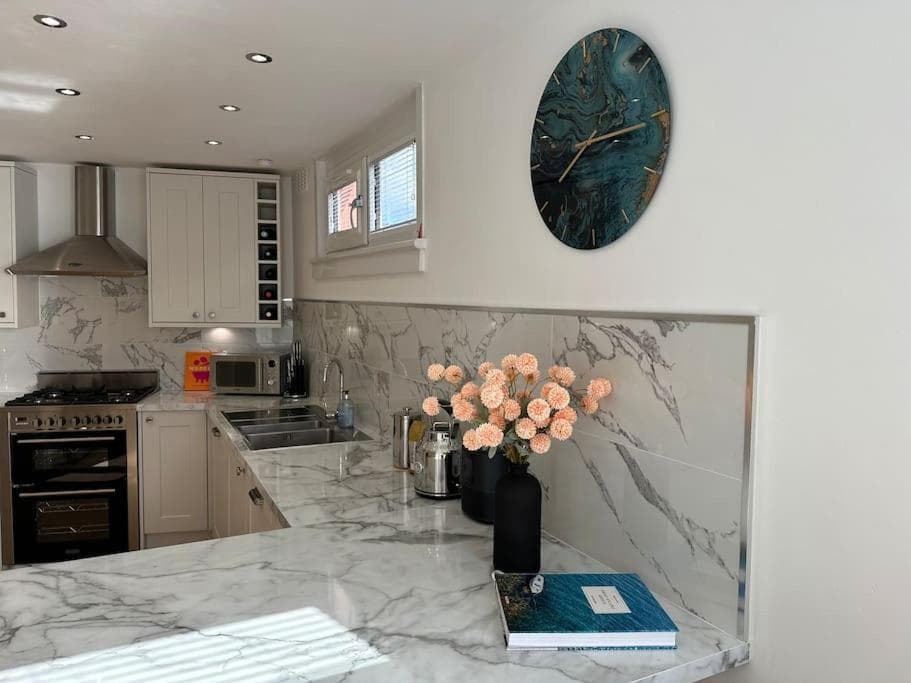 Stylish, Smart & Fun 4 Bed Home, London, foto 2