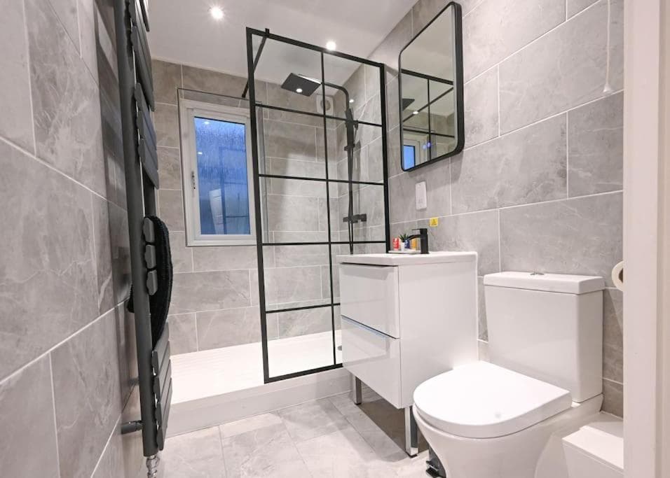Modern 2 Bed Maisonette With Parking, London, foto 3
