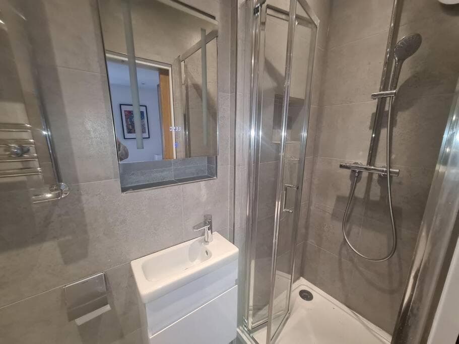 Neon Heights 2 bed Luton town centre, Luton, foto 3