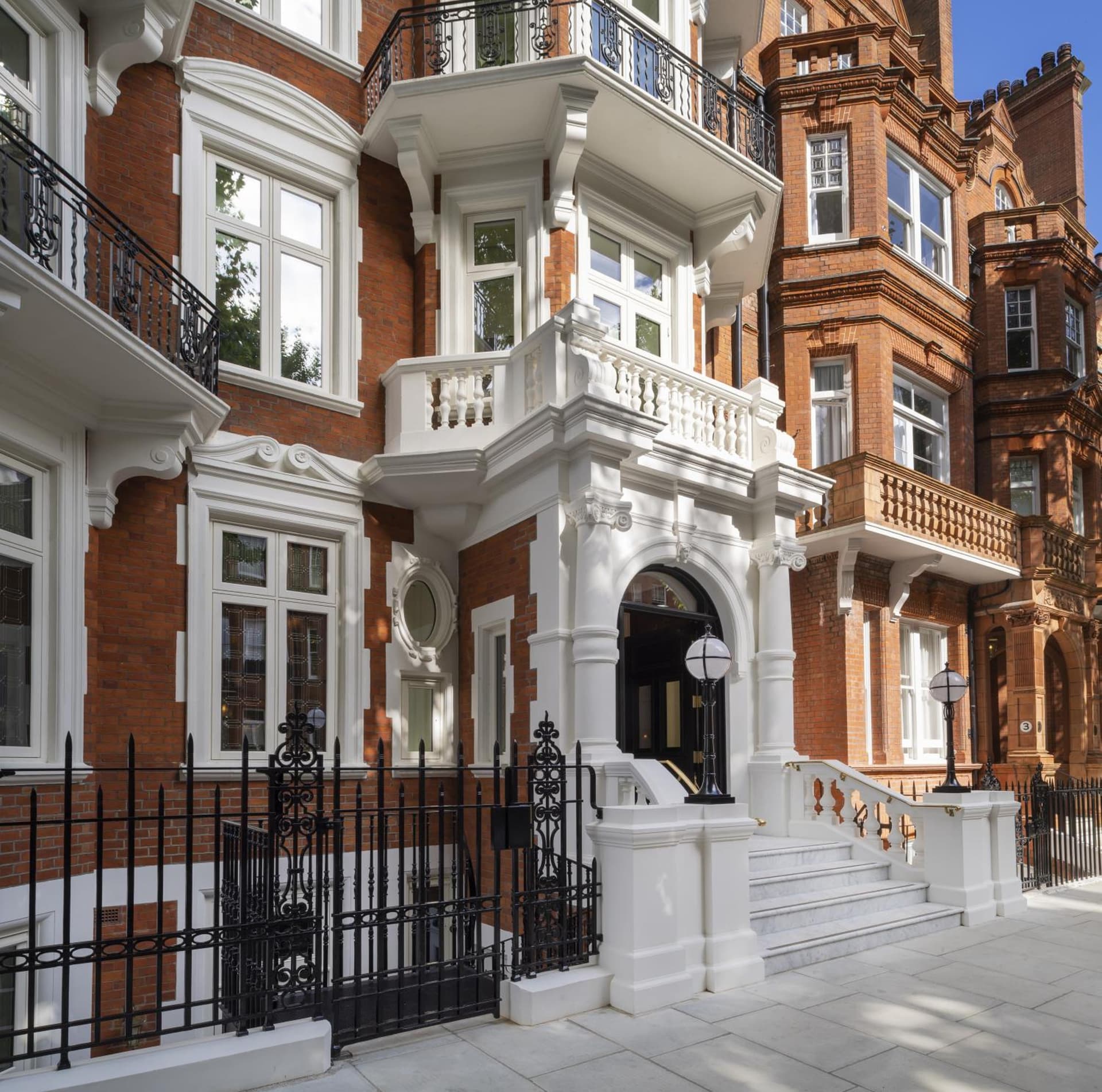 At Sloane, London, foto 2