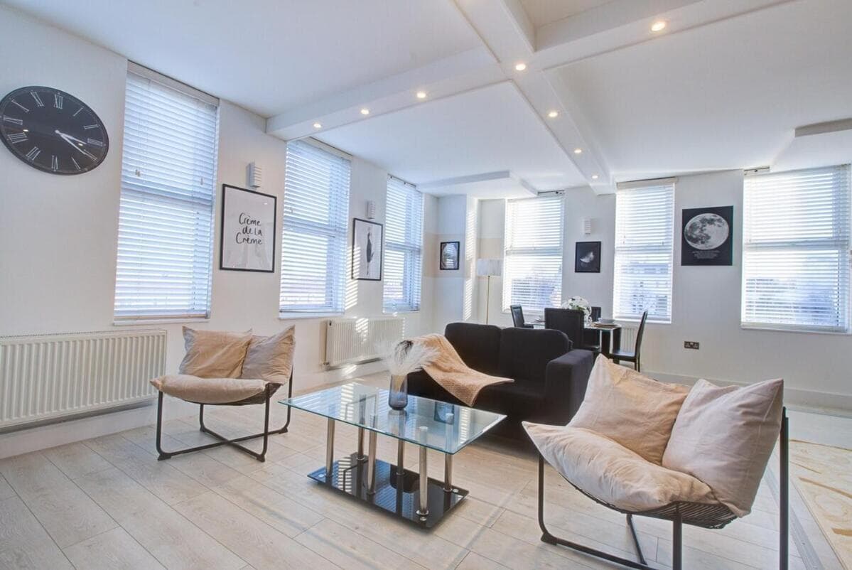 Stylish 1 Bedroom Apartment, High St. Sutton, Free Parking, Sutton, foto 3