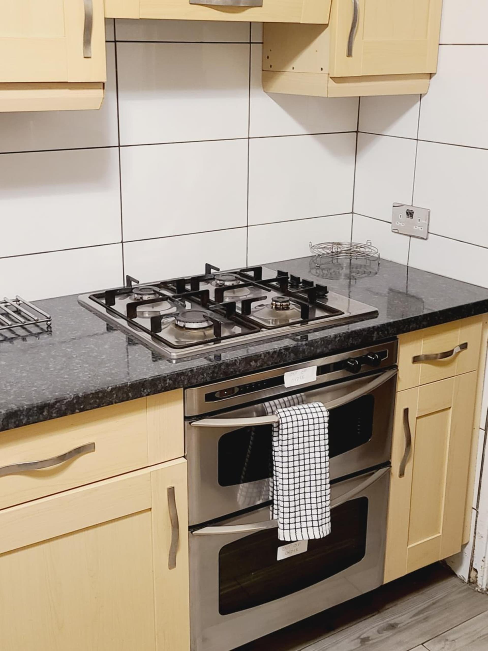 GATWICK ROOMs-TRAVEL SERVICE-AIRPORT PARKING, Ifield, foto 2