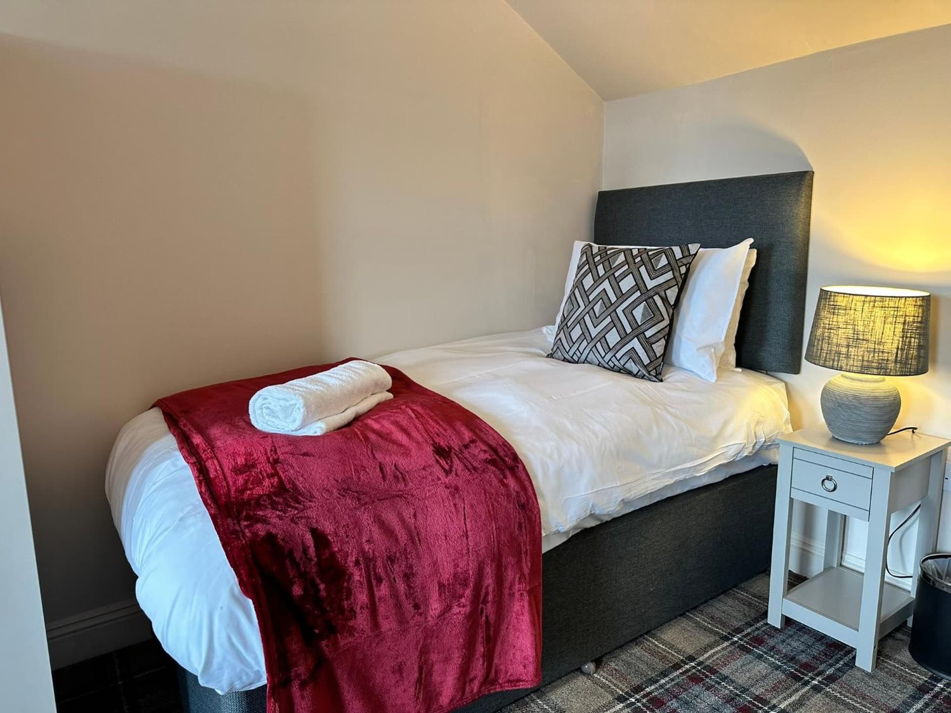 The Prince Albert Pub & Hotel with onsite FREE PARKING 2 minutes from Legoland, Windsor, foto 3