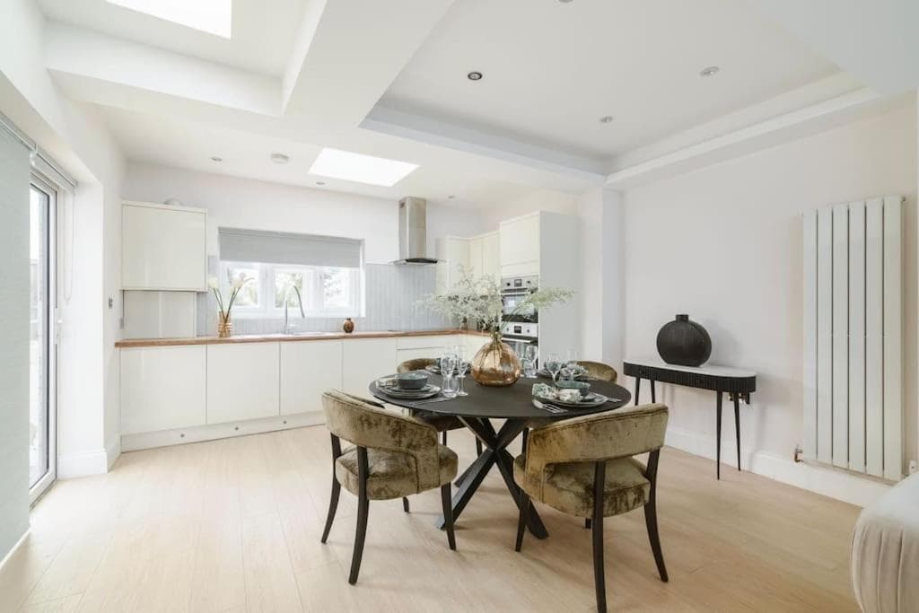 Newly refurbished cosy 2 bed in Wembley, London, foto 3