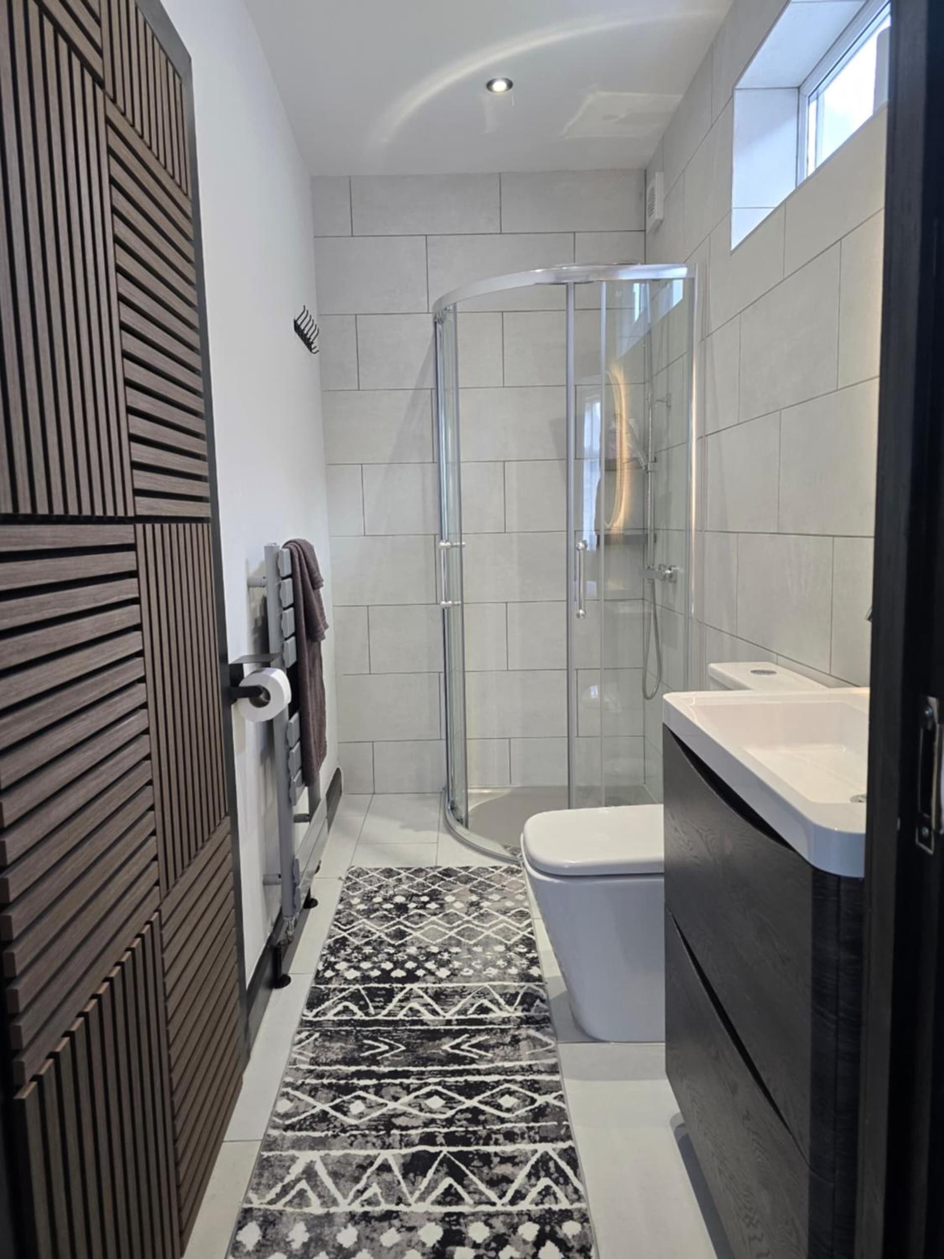 Double Room with Ensuite Bathroom, Feltham, foto 2