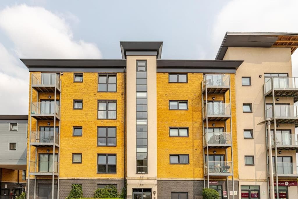 Stylish Station Apartment in Rochester with Free Parking, Wainscot, foto 3