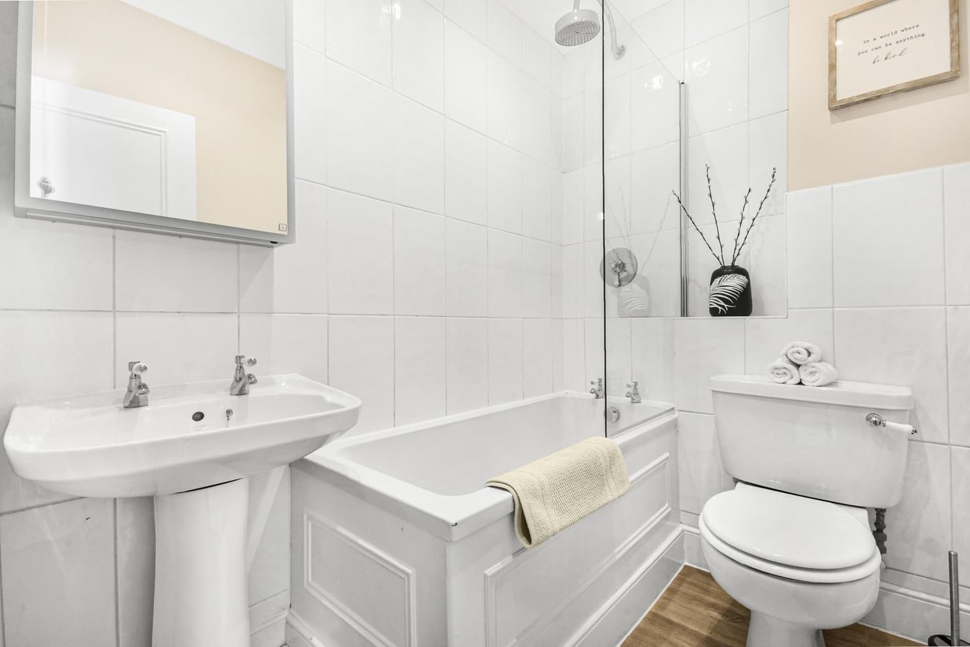Lovely large 1 bed renovated flat w balcony & 600MB WiFi, London, foto 2