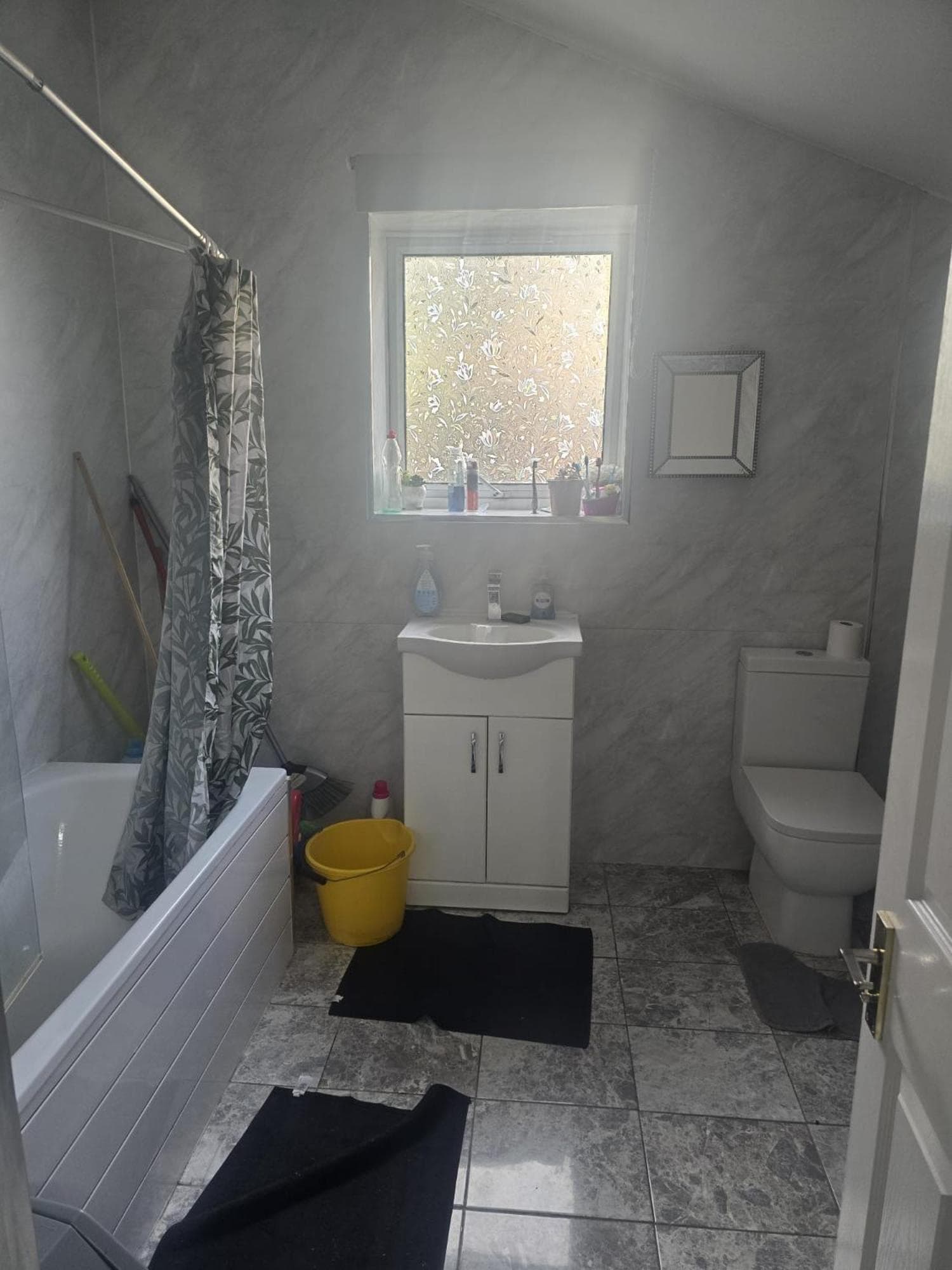 Contemporary & Spacious 1BD - Fireplace with Modern Comforts, London, foto 2