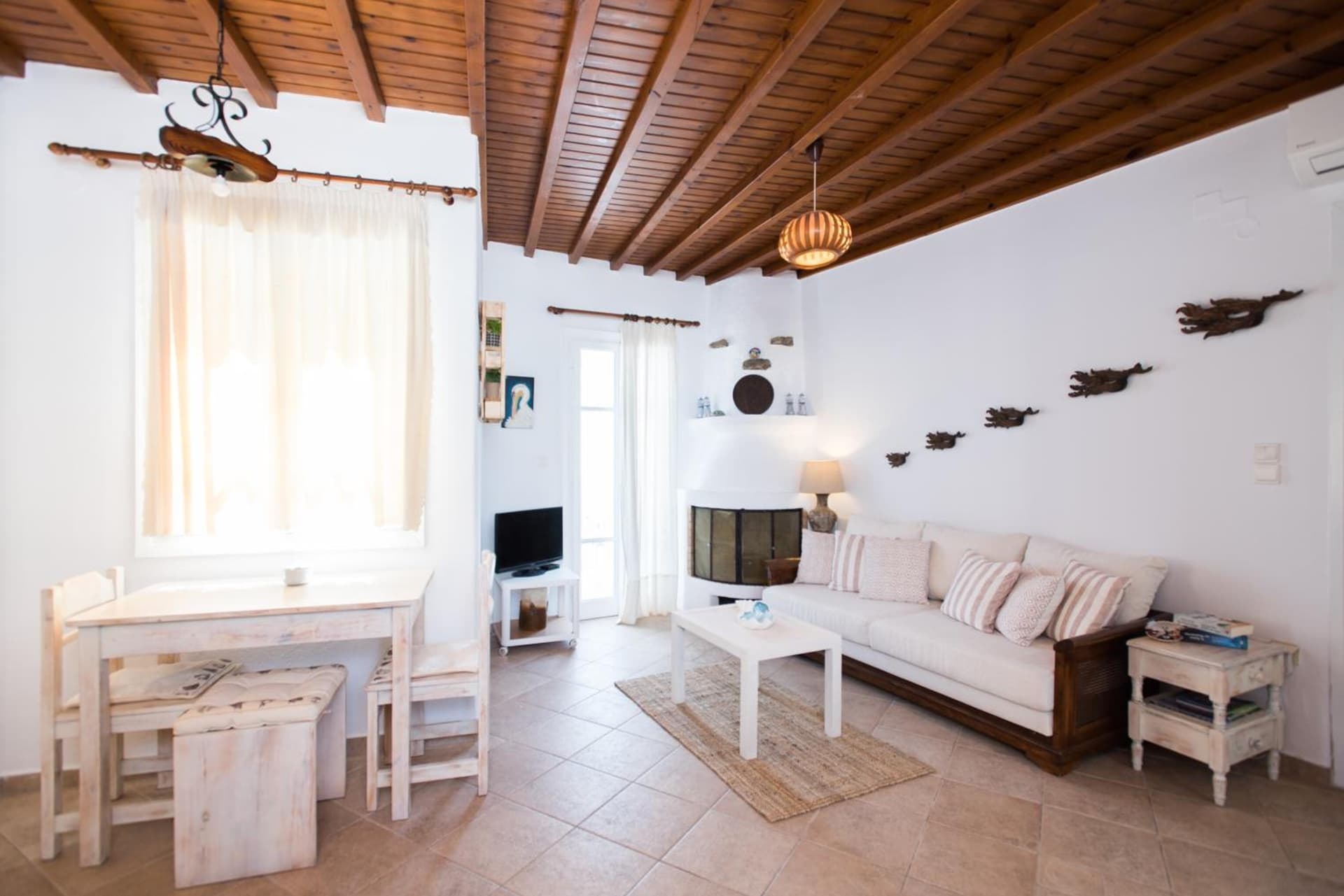 Escape to Mykonos - Entire place by Ornos Beach, Ornos, foto 3