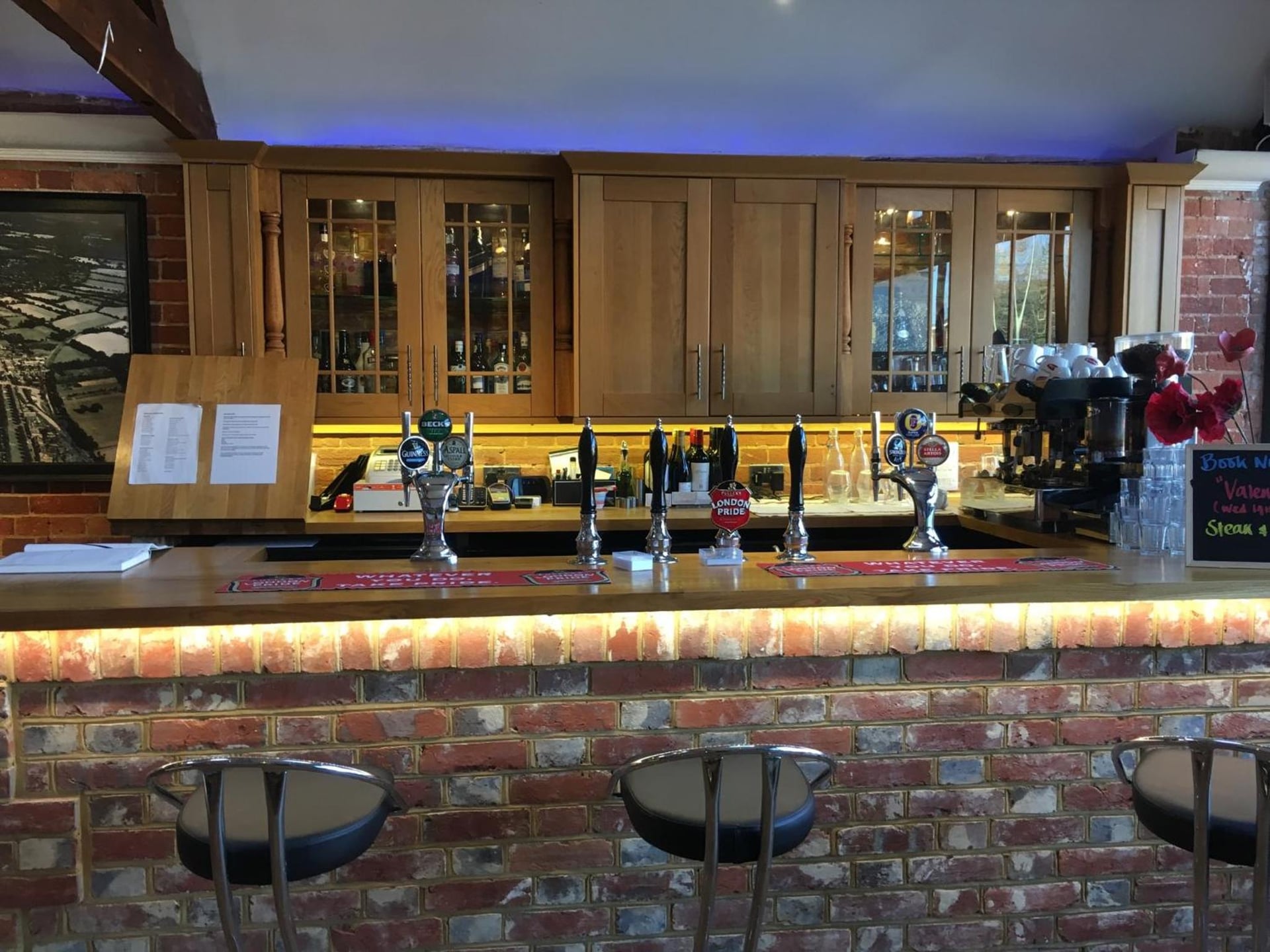 The White Hart pub and rooms, Cranleigh, foto 3