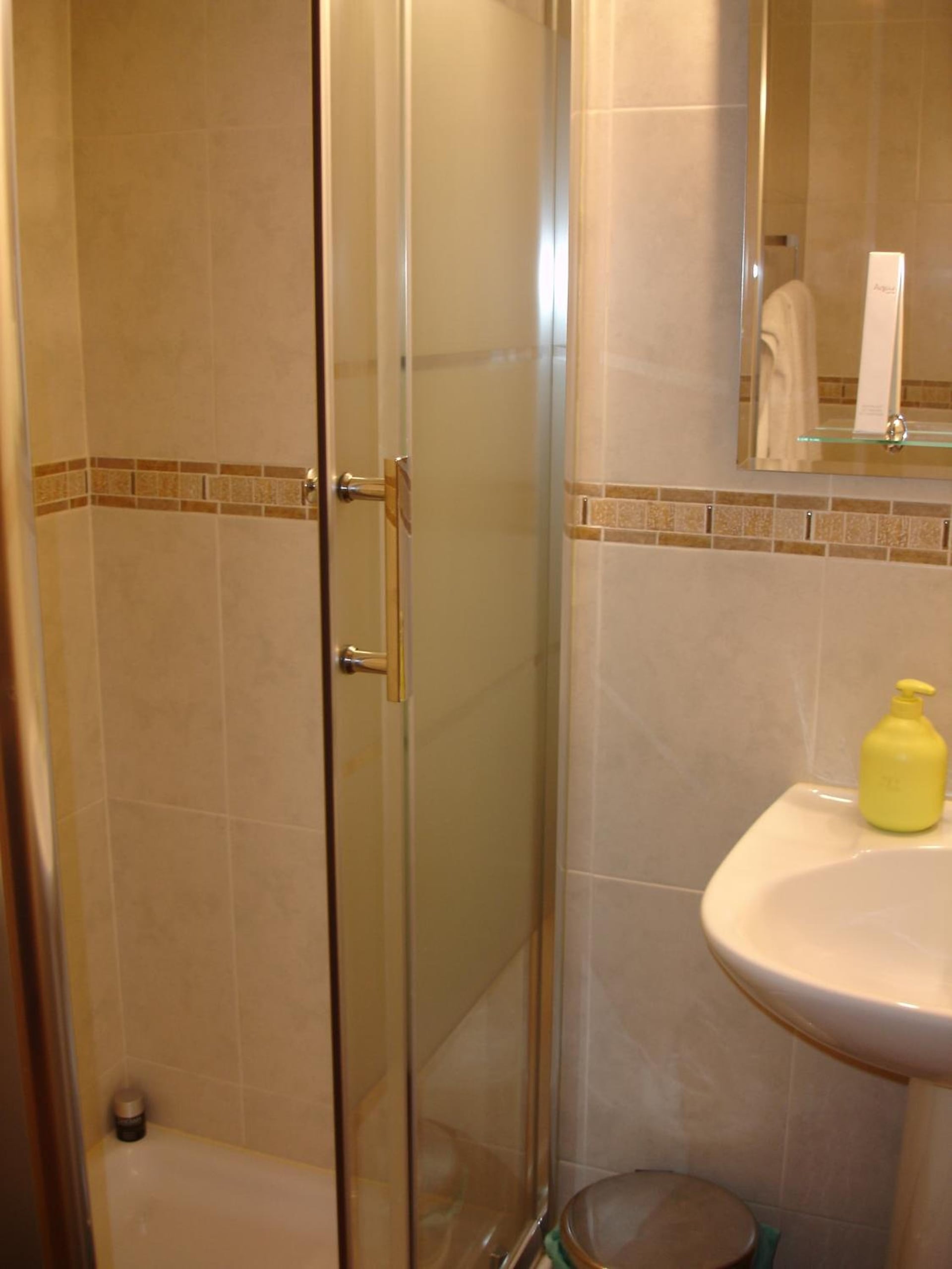 Hostal Puerta Bonita Vista Alegre, edificio sin ascensor, Madrid, foto 4