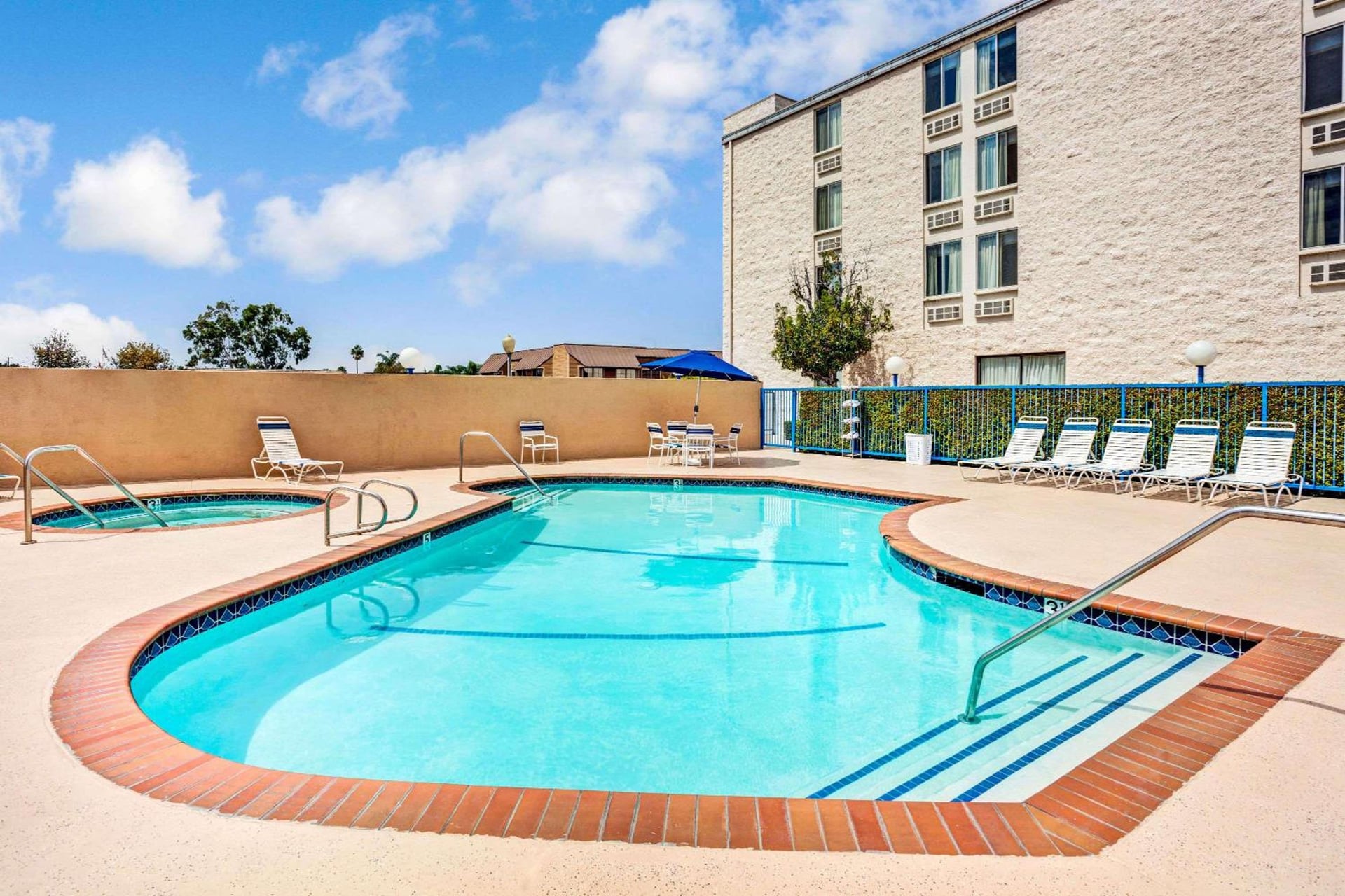 Days Inn & Suites by Wyndham Fullerton, Fullerton, foto 4