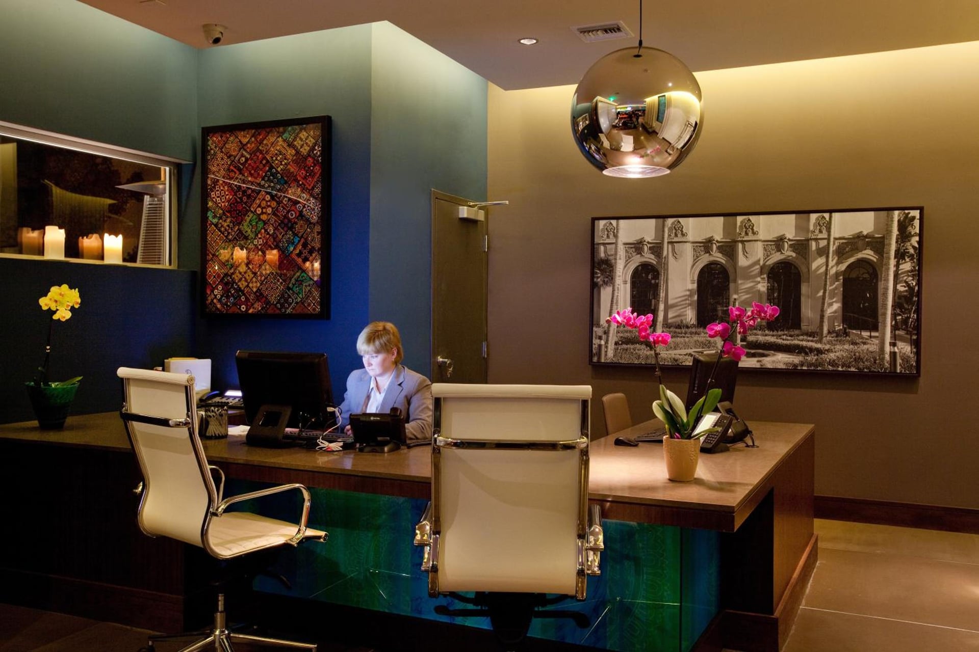SIRTAJ – Beverly Hills, Beverly Hills, foto 2