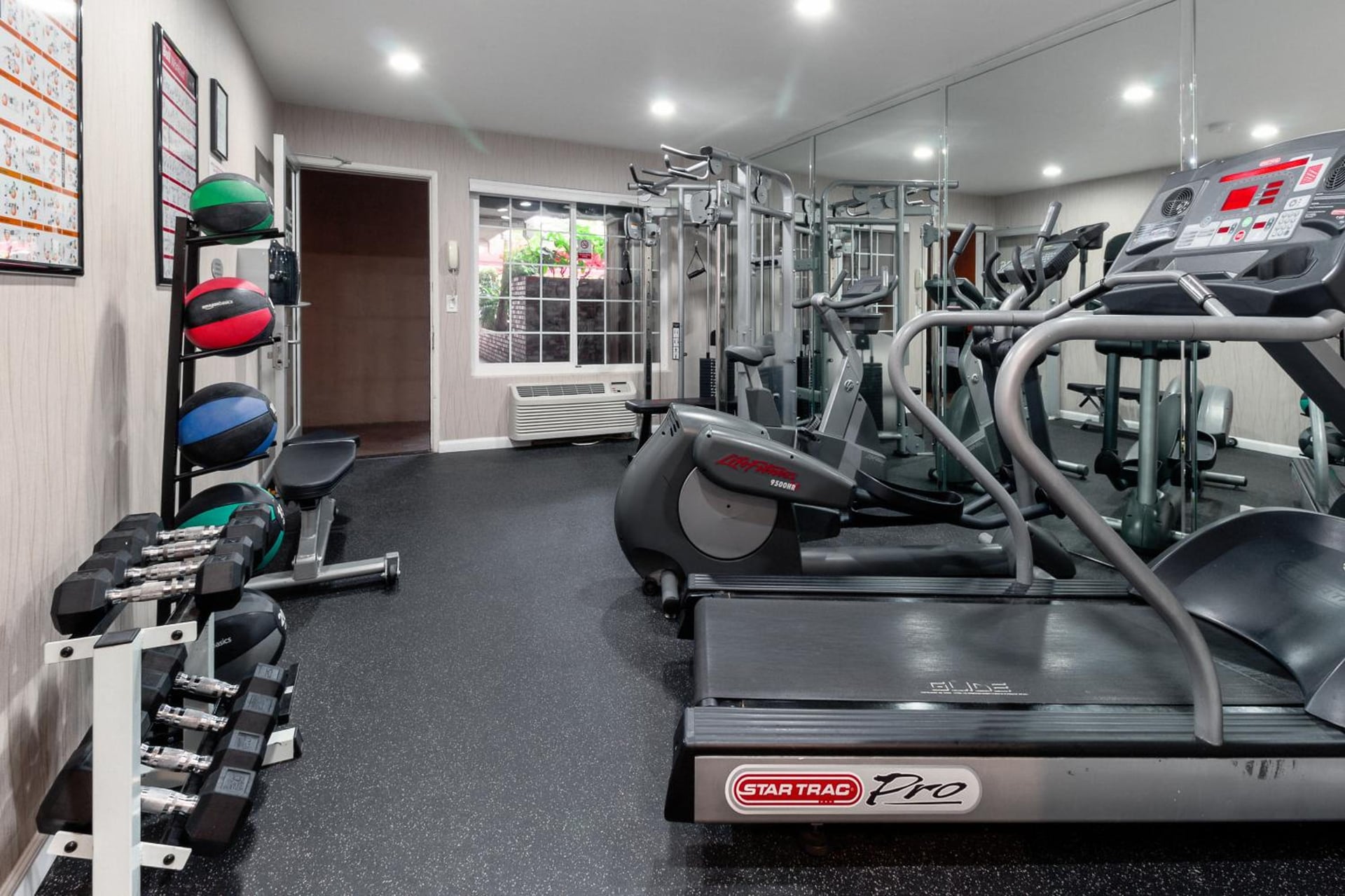 Ramada by Wyndham Costa Mesa/Newport Beach, Costa Mesa, foto 3