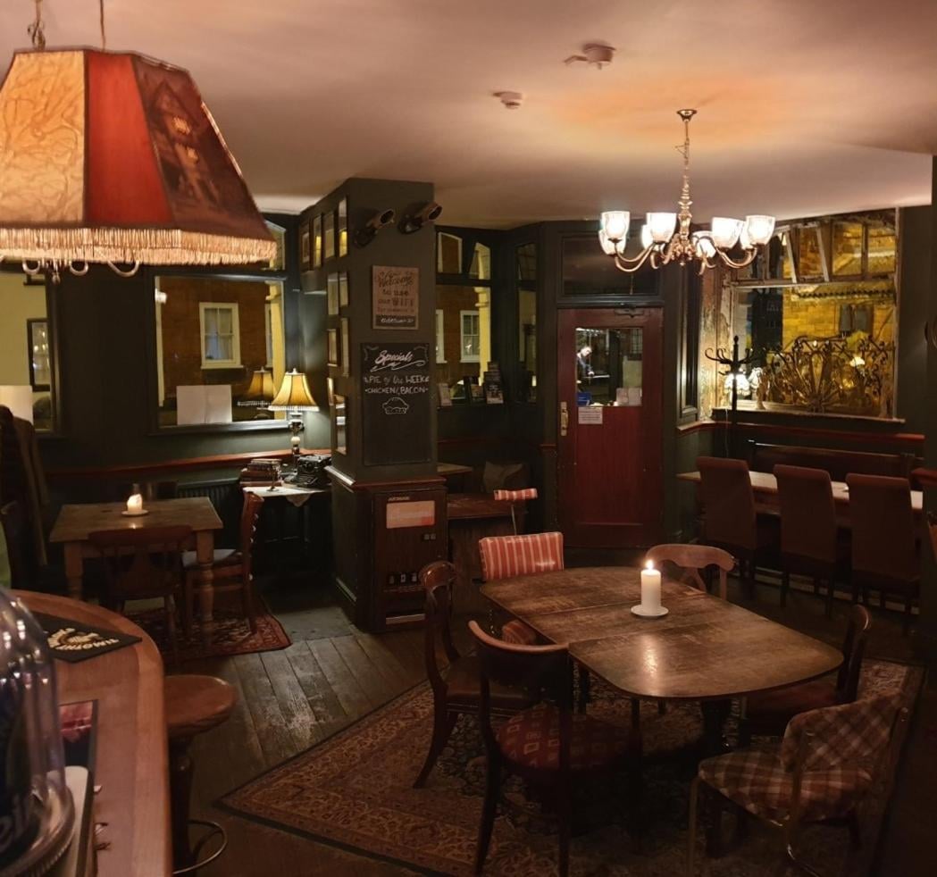 The Olde Swan Hotel, Chertsey, foto 4