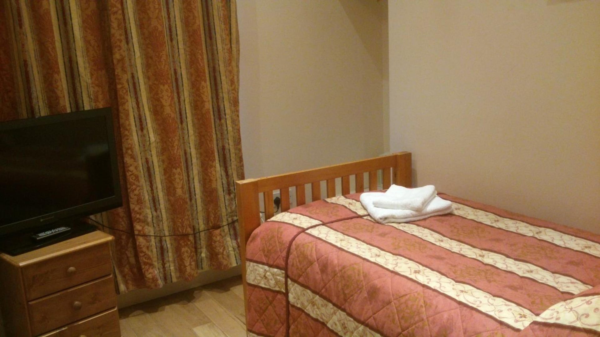 The Dharma Lodge, Enfield, foto 3