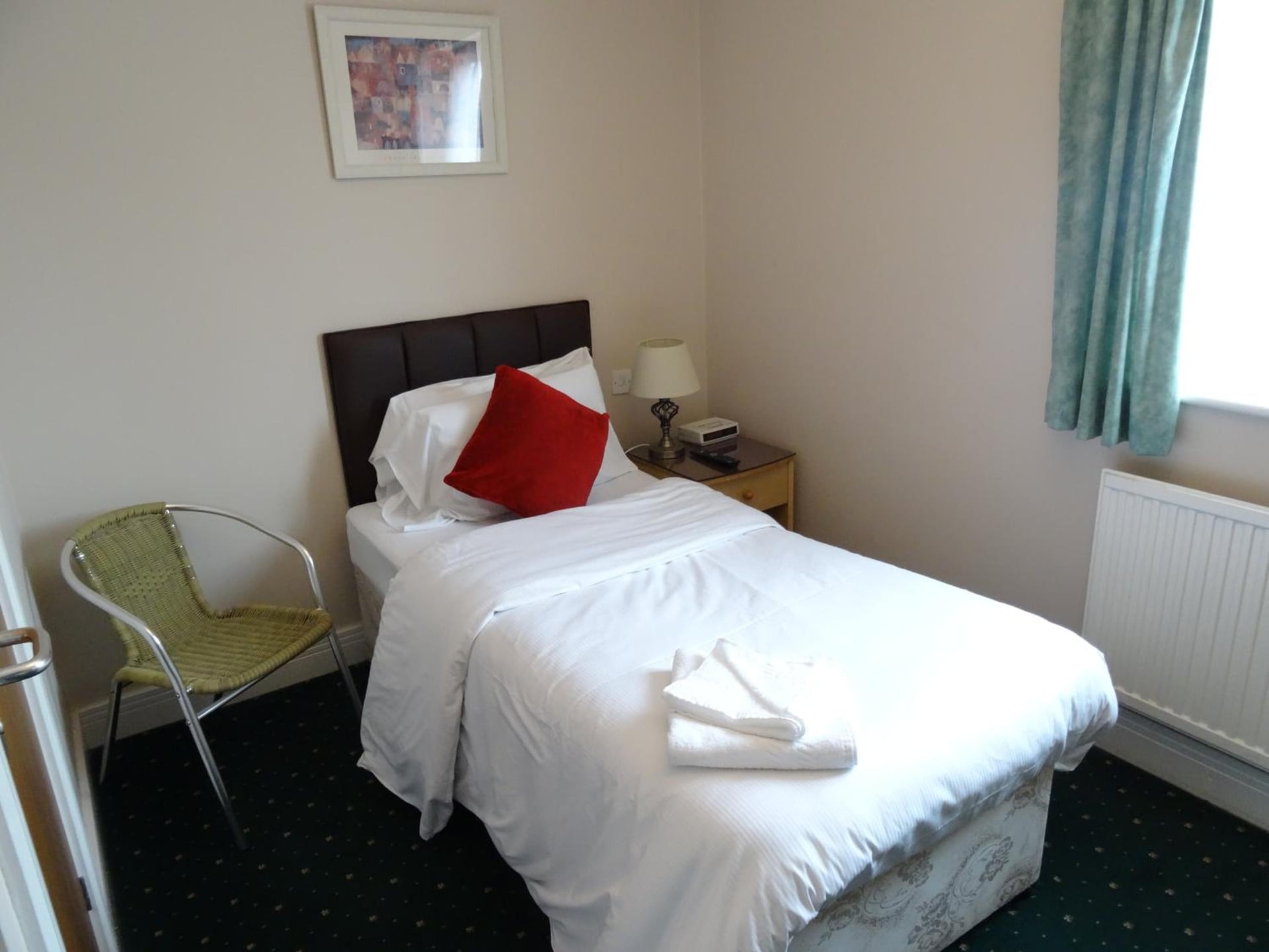 AJ Lodge, Slough, foto 3