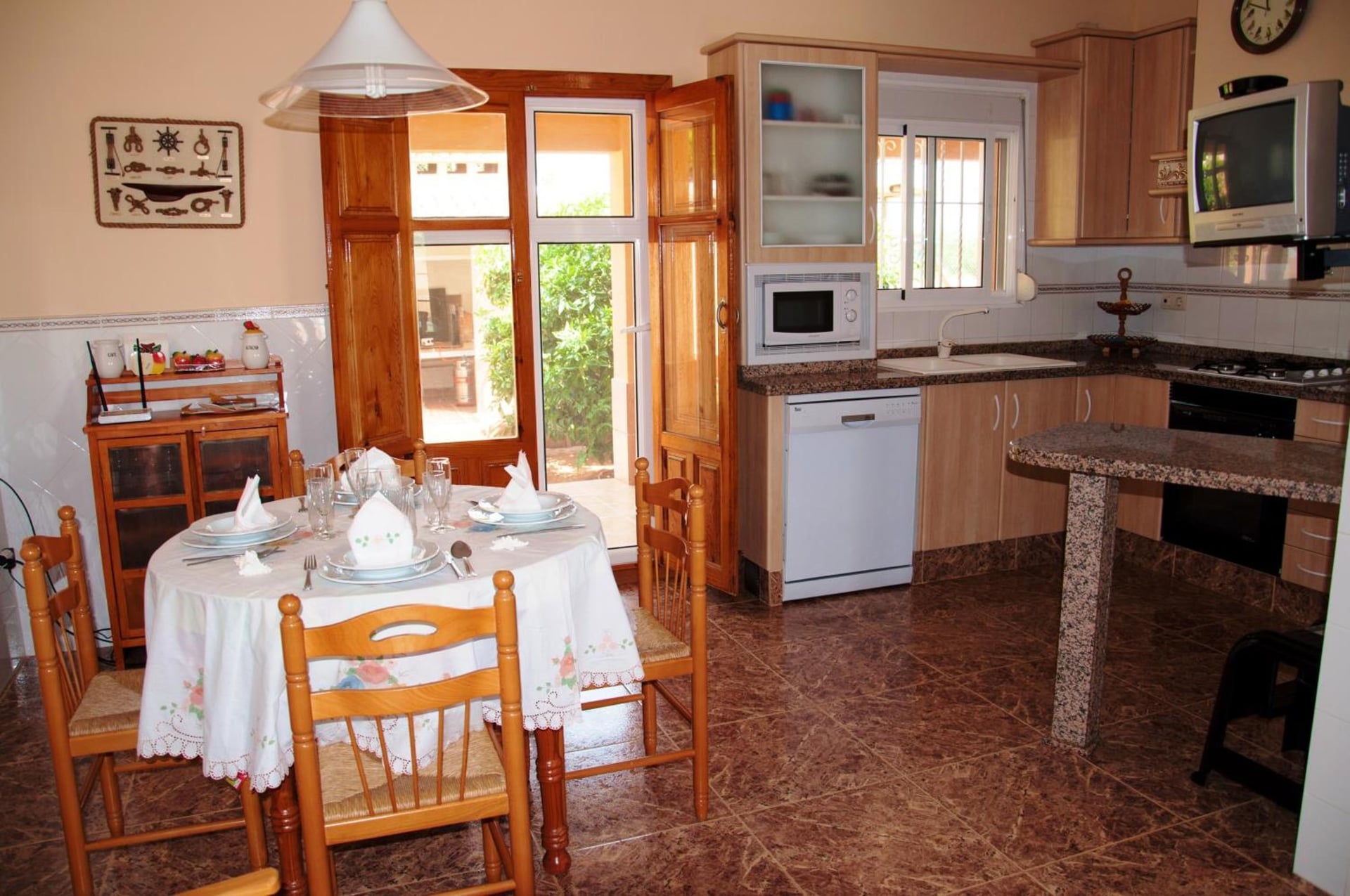 Family Villa in Benifayó with Year-Round Private Pool, Benifayó, foto 5