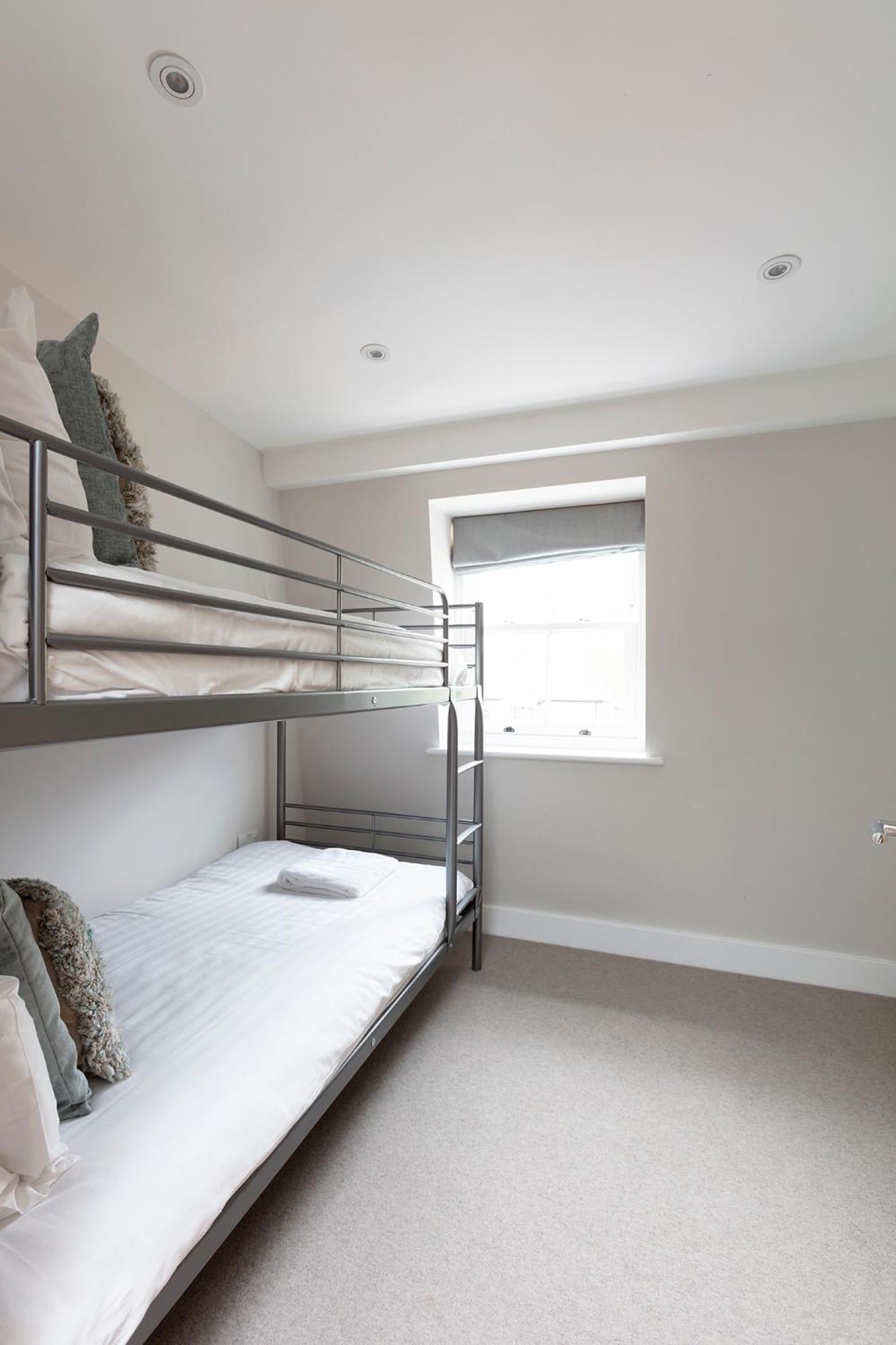 Immaculate Central Windsor Town House with parking, Windsor, foto 4