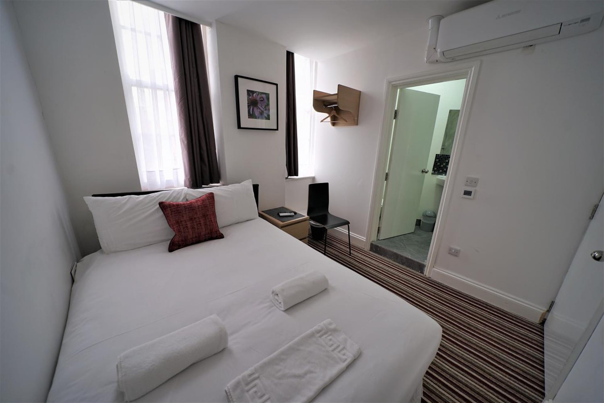 The Bank, Barking, foto 4