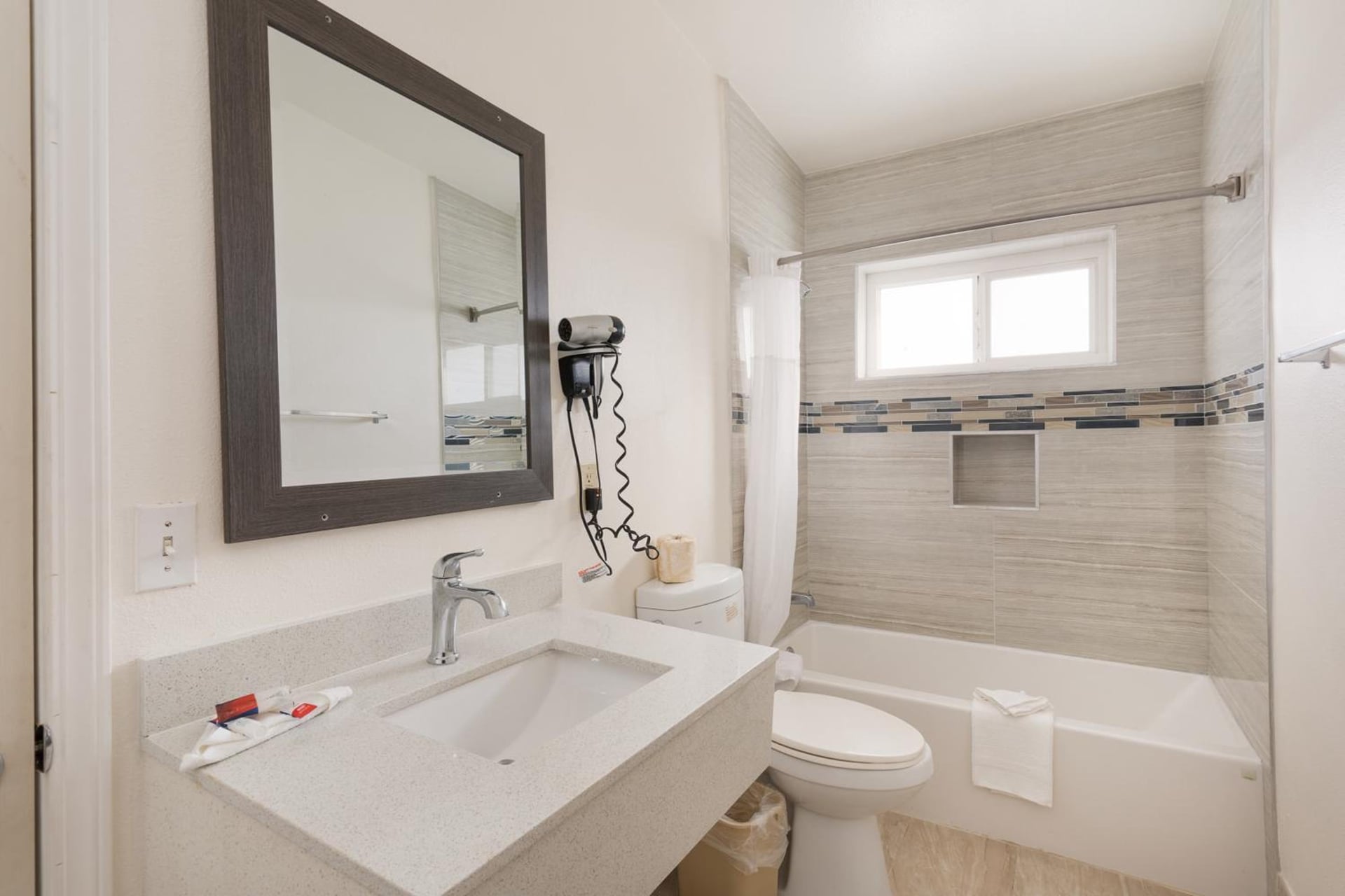 Americas Best Value Inn & Suites Anaheim, Anaheim, foto 4