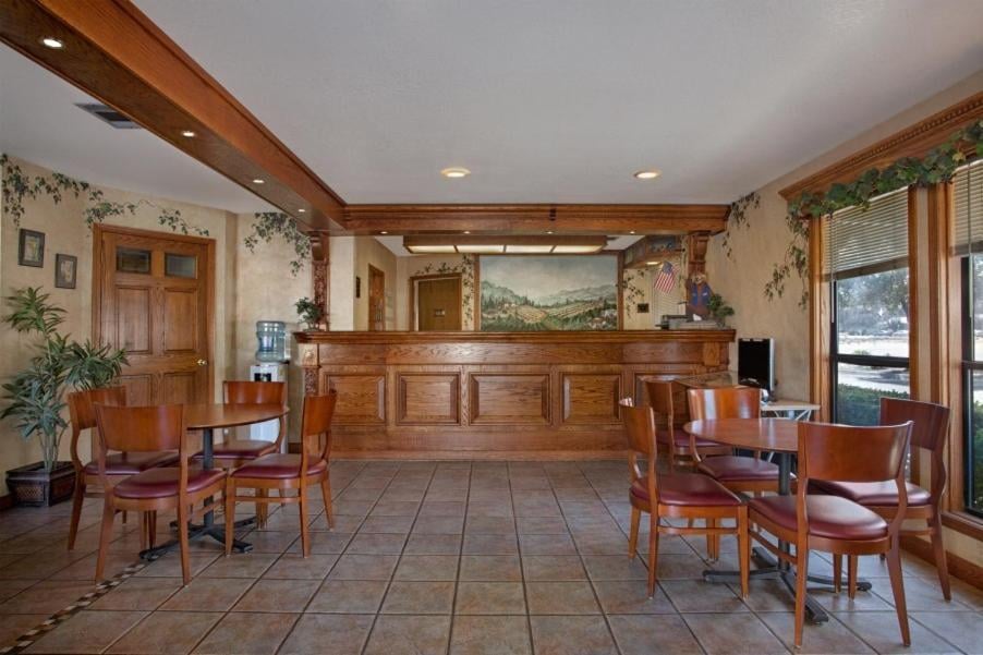 Red Lion Inn & Suites Lemoore, Lemoore, foto 4