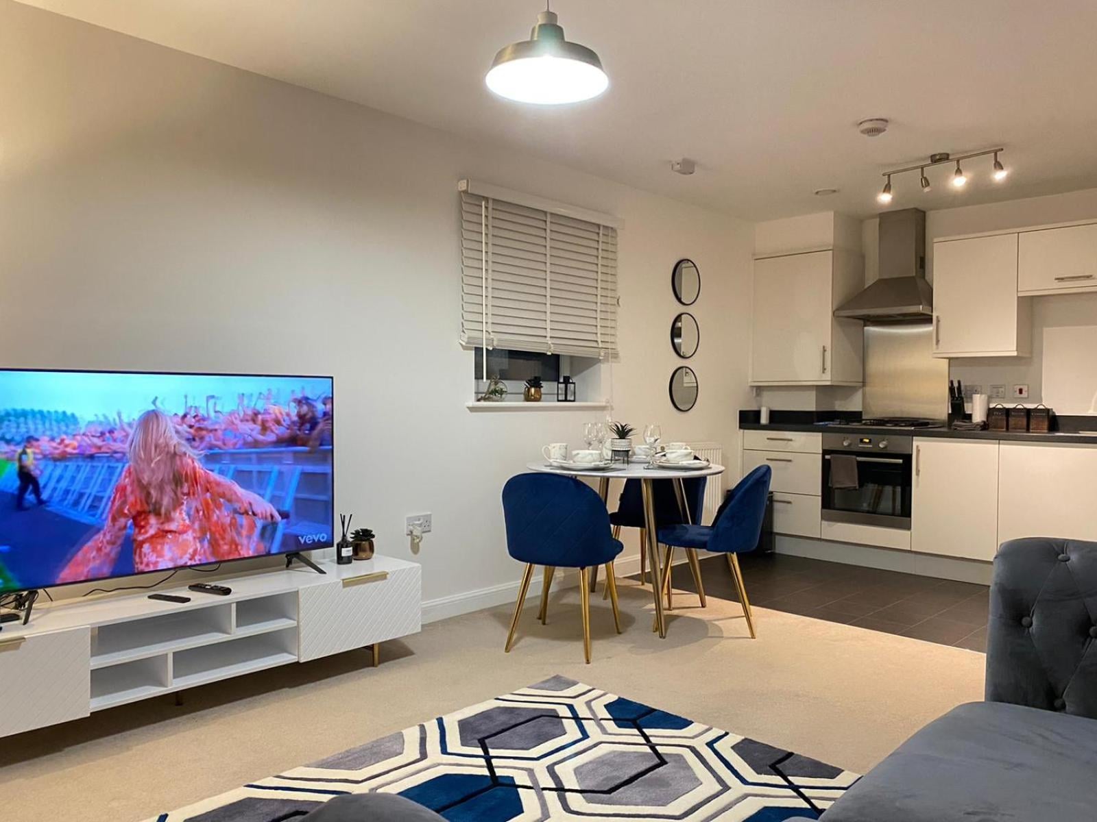 Stylish Station Apartment in Rochester with Free Parking, Wainscot, foto 2
